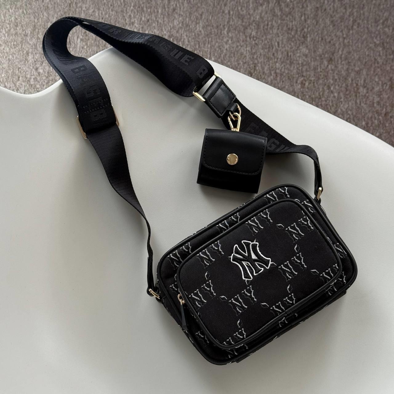1696 - Túi MLB Monogram JQD New York Yankees Black 7ACRMDH5N-50BKS [HÀNG CHÍNH HÃNG]