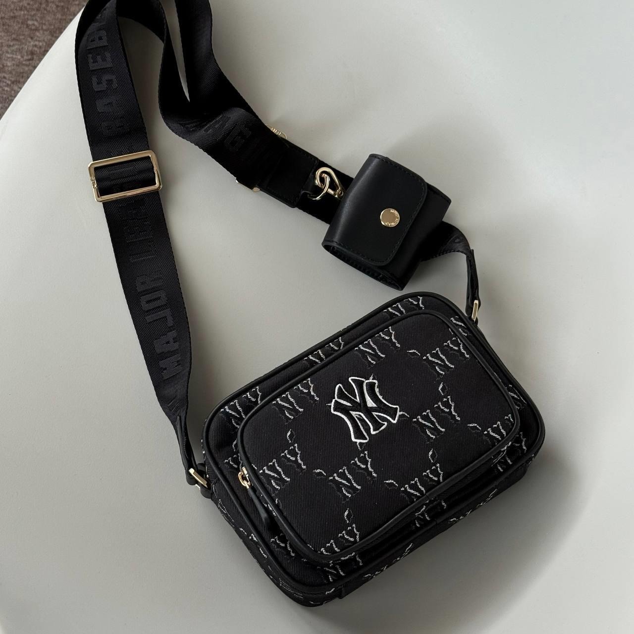 1696 - Túi MLB Monogram JQD New York Yankees Black 7ACRMDH5N-50BKS [HÀNG CHÍNH HÃNG]