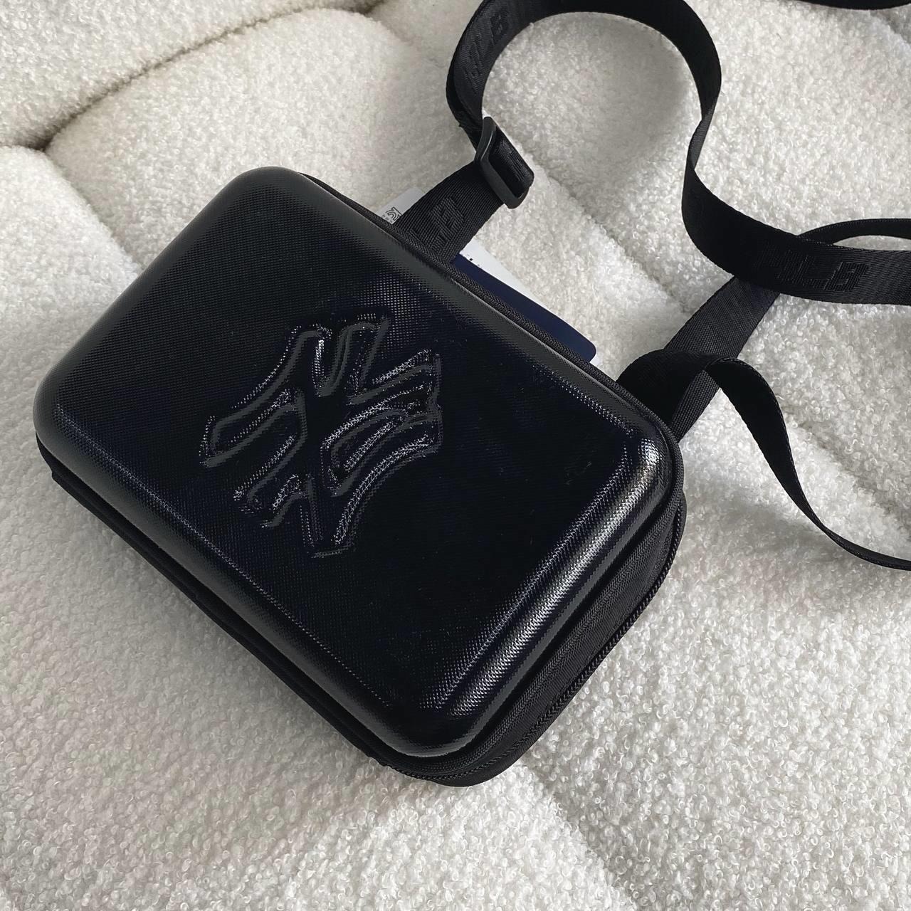 491 -  Túi MLB NY Slugger Cross Bag - Ngang - Đen Bóng - Code 7ACRM013N-50BKS [HÀNG CHÍNH HÃNG]
