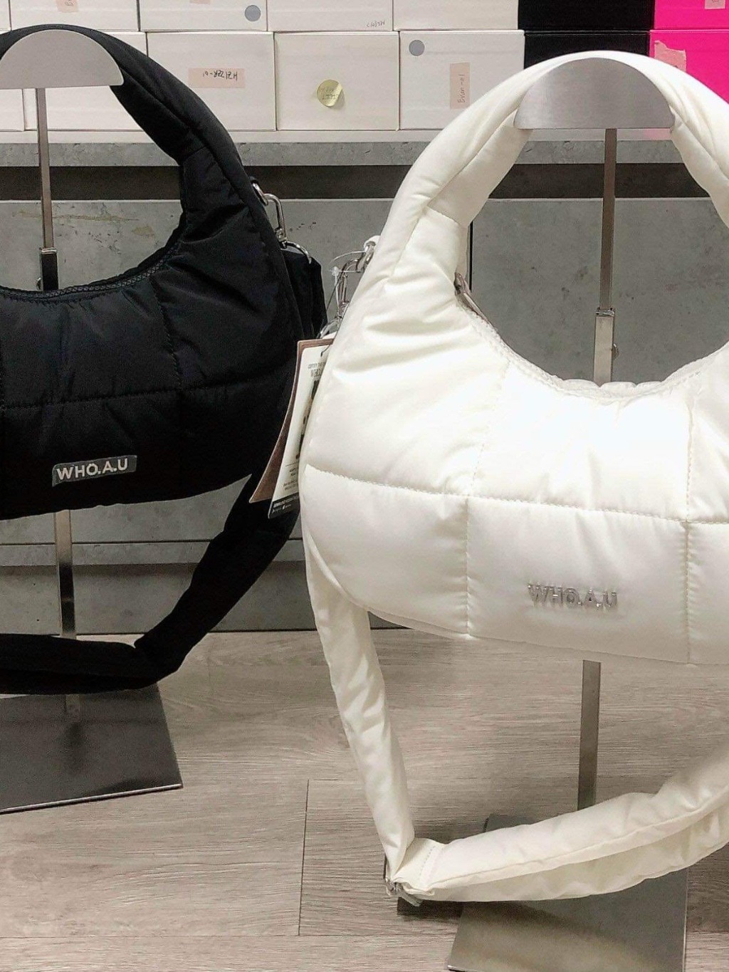 596 -  Túi Đeo Chéo Nữ WHOAU Padded Hobo Bag Ivory Màu Đen - WHBGD4V11A3999900 [HÀNG CHÍNH HÃNG]