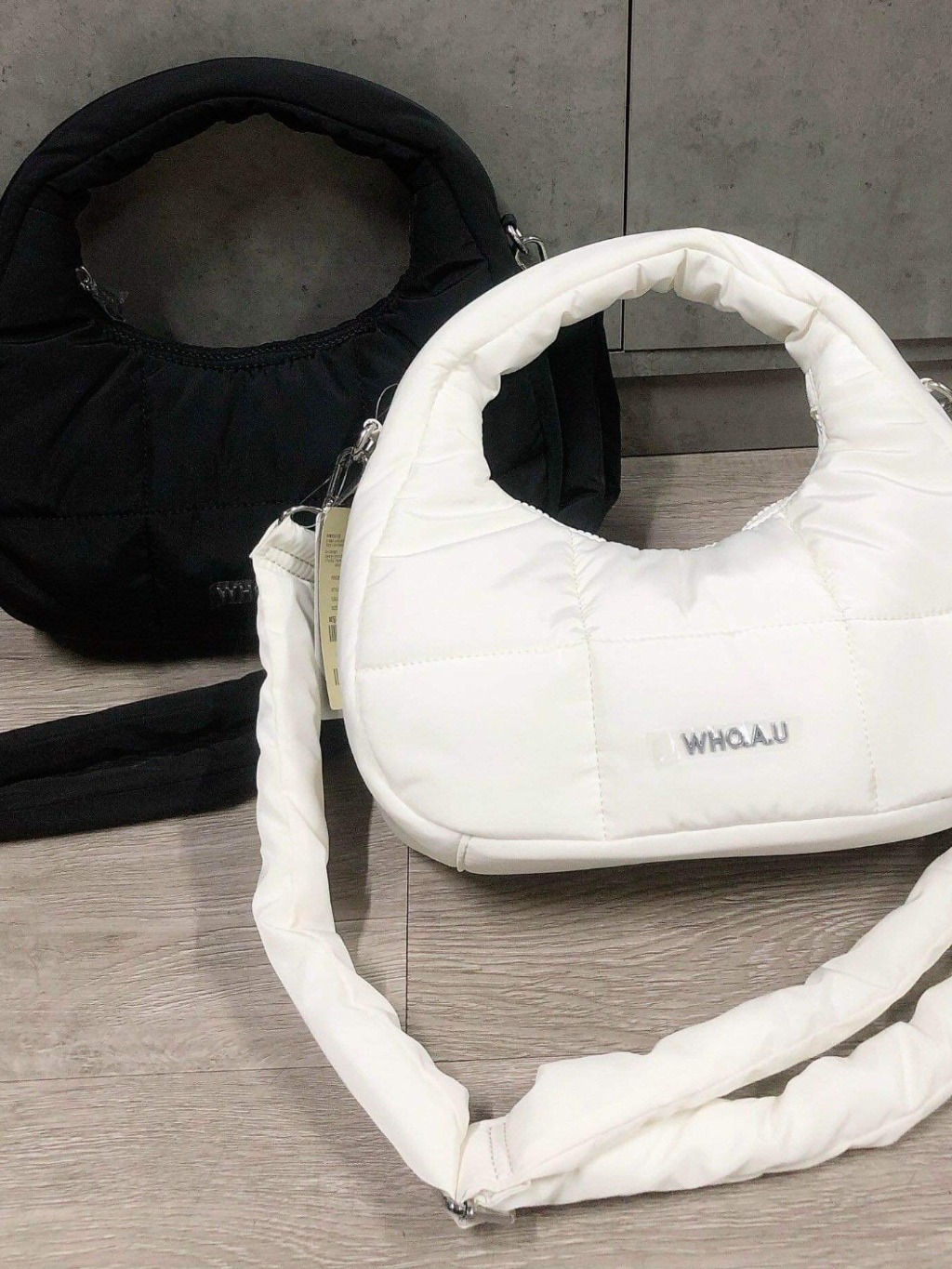 596 -  Túi Đeo Chéo Nữ WHOAU Padded Hobo Bag Ivory Màu Đen - WHBGD4V11A3999900 [HÀNG CHÍNH HÃNG]