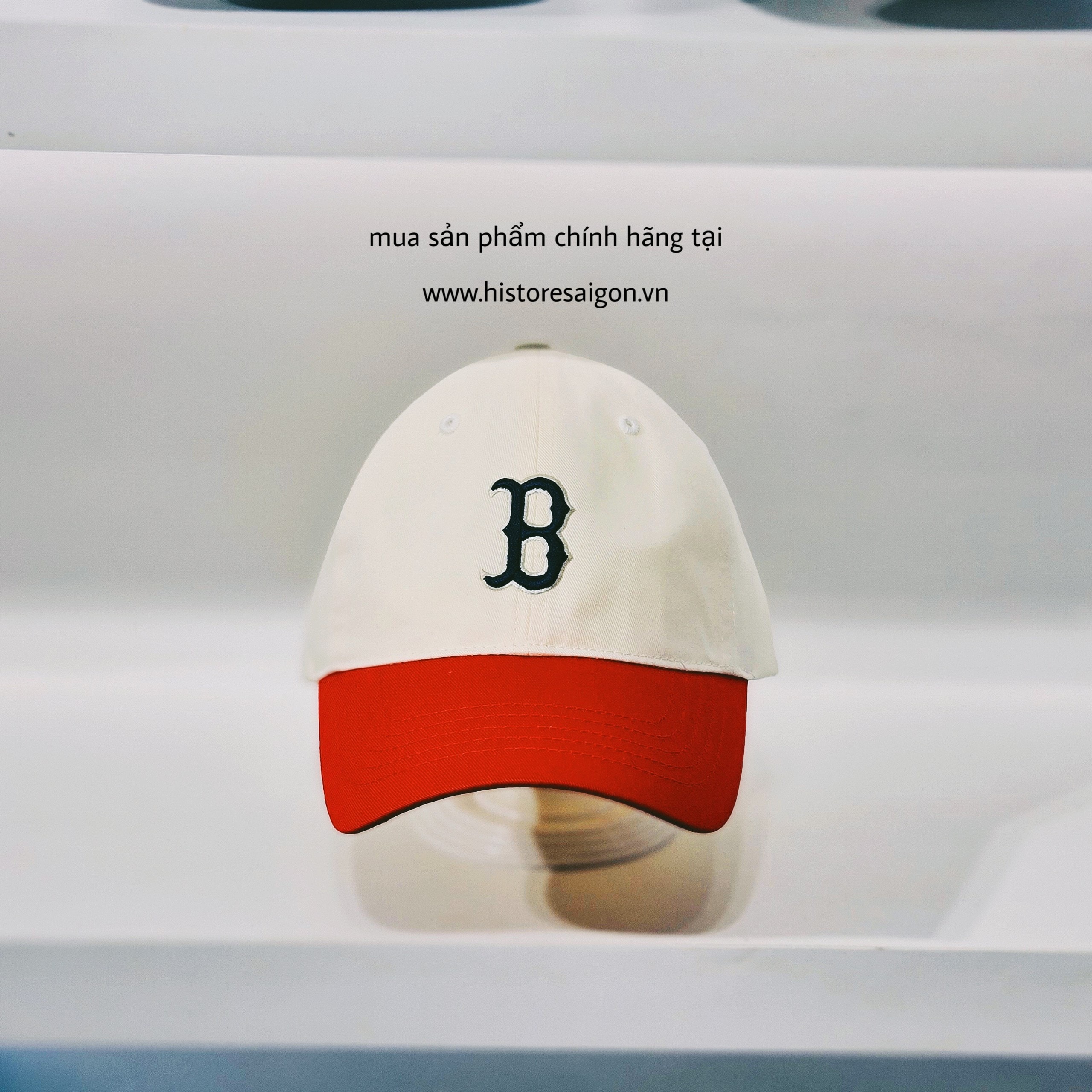 043 -  Nón MLB Trắng Kem - B Đỏ [HÀNG CHÍNH HÃNG]