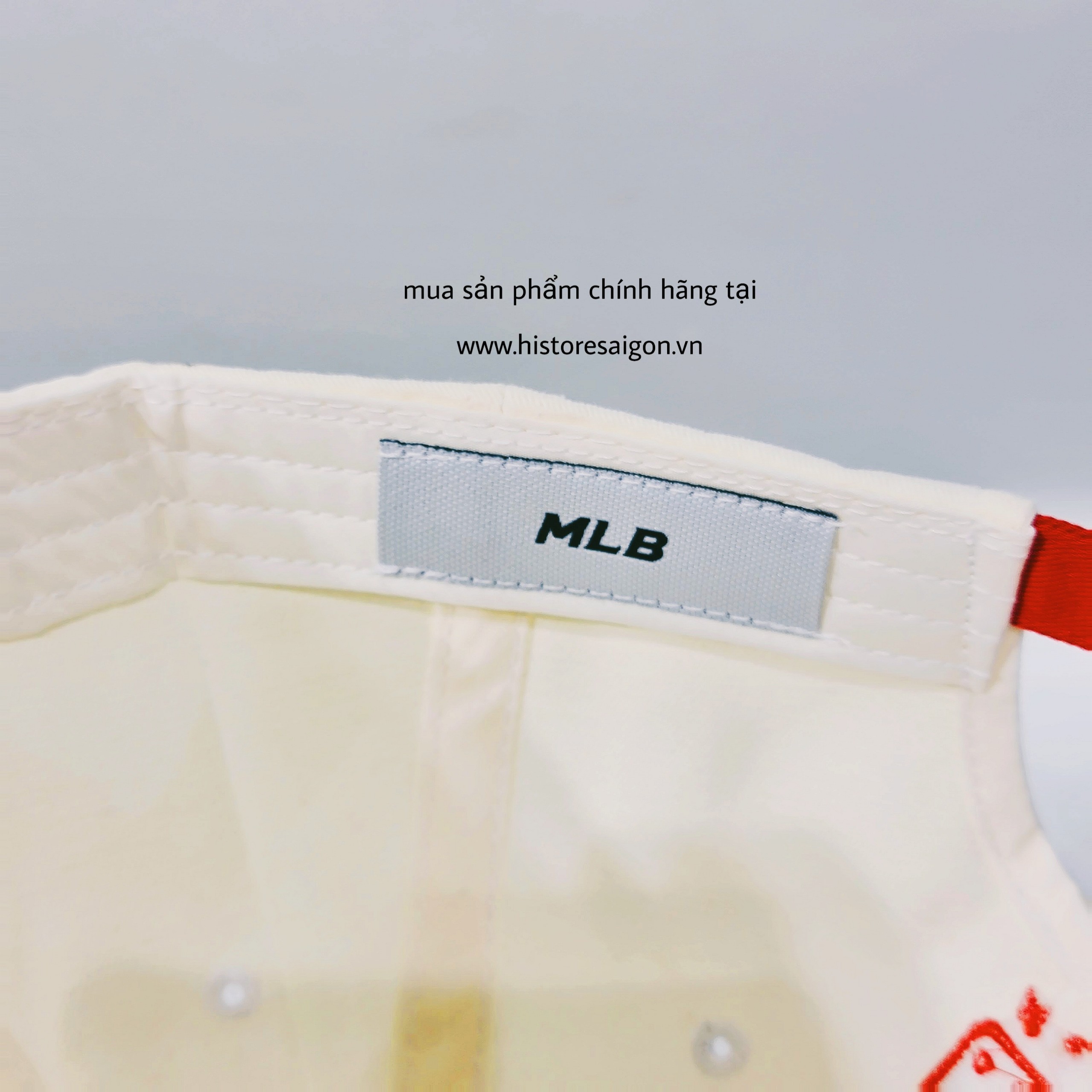 043 -  Nón MLB Trắng Kem - B Đỏ [HÀNG CHÍNH HÃNG]