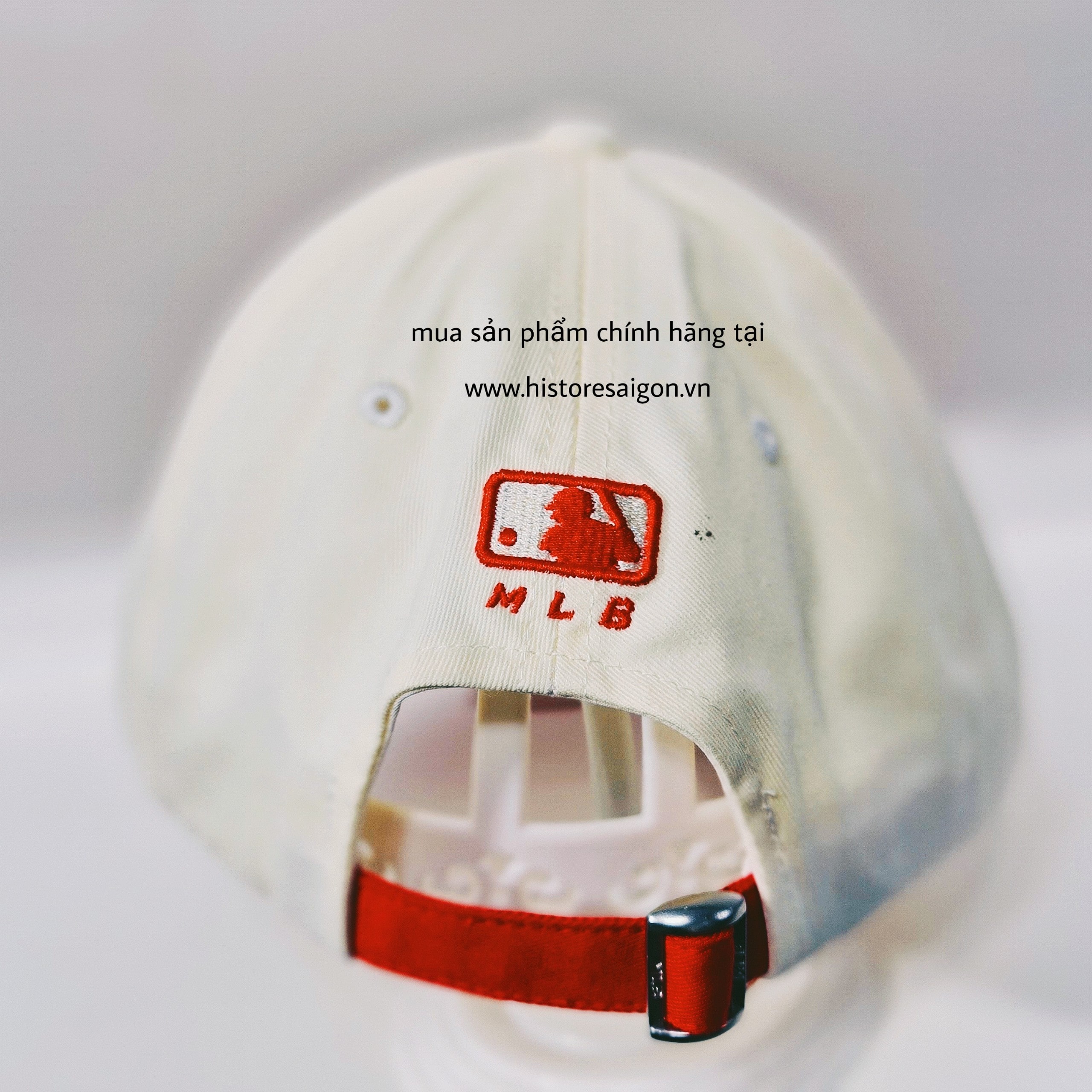 043 -  Nón MLB Trắng Kem - B Đỏ [HÀNG CHÍNH HÃNG]