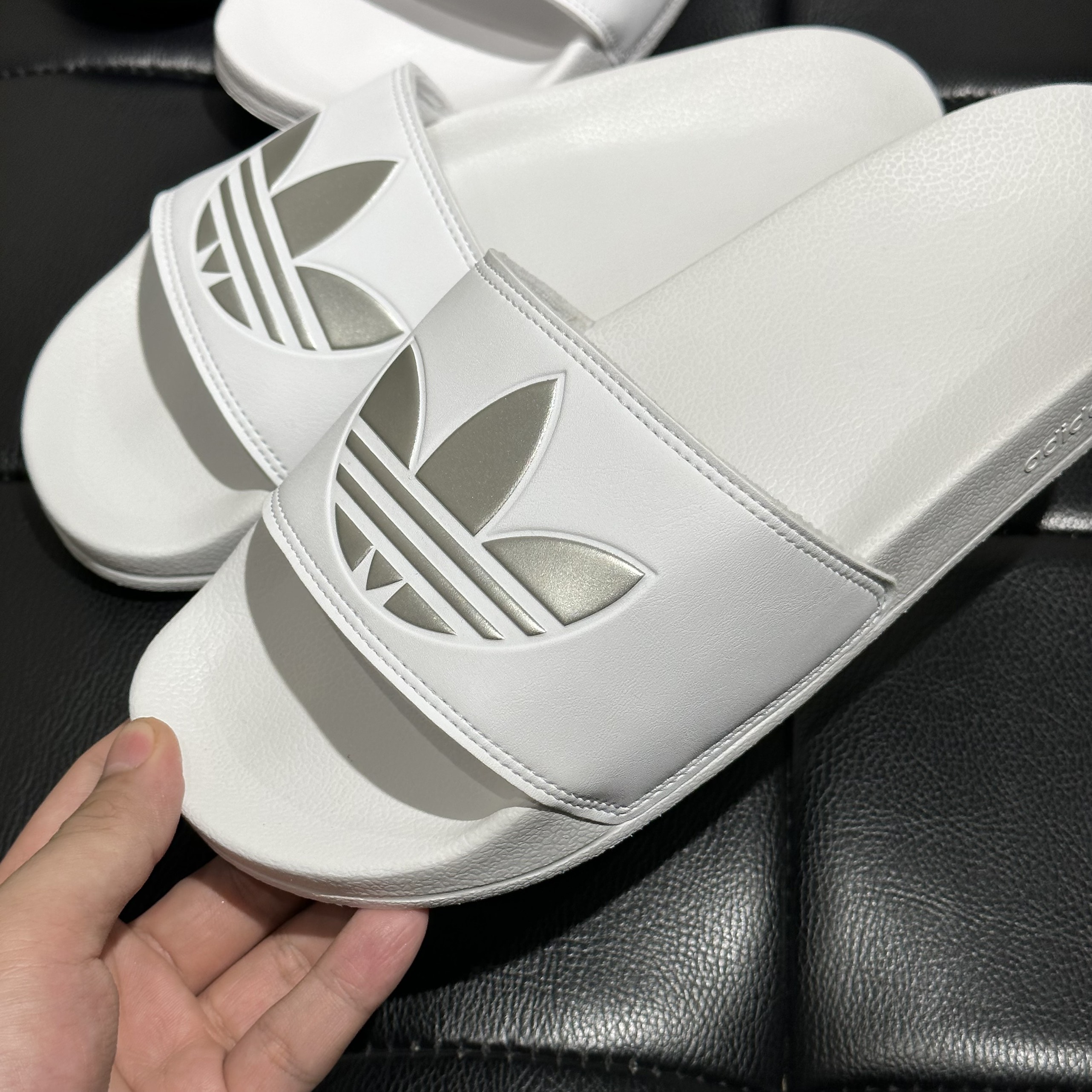 011 -  Dép Adidas Adilette Lite - Trắng - Logo Bạc [HÀNG CHÍNH HÃNG]