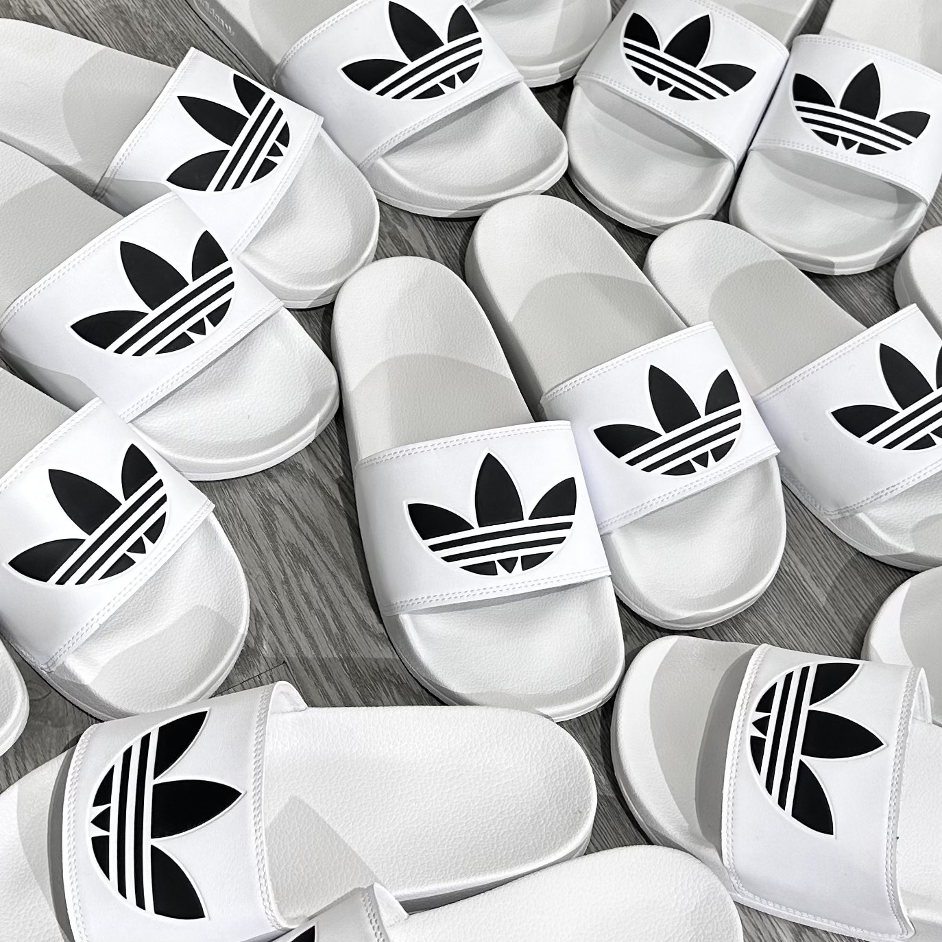 010 -  Dép Adidas Adilette Lite - Trắng - Logo đen [HÀNG CHÍNH HÃNG]