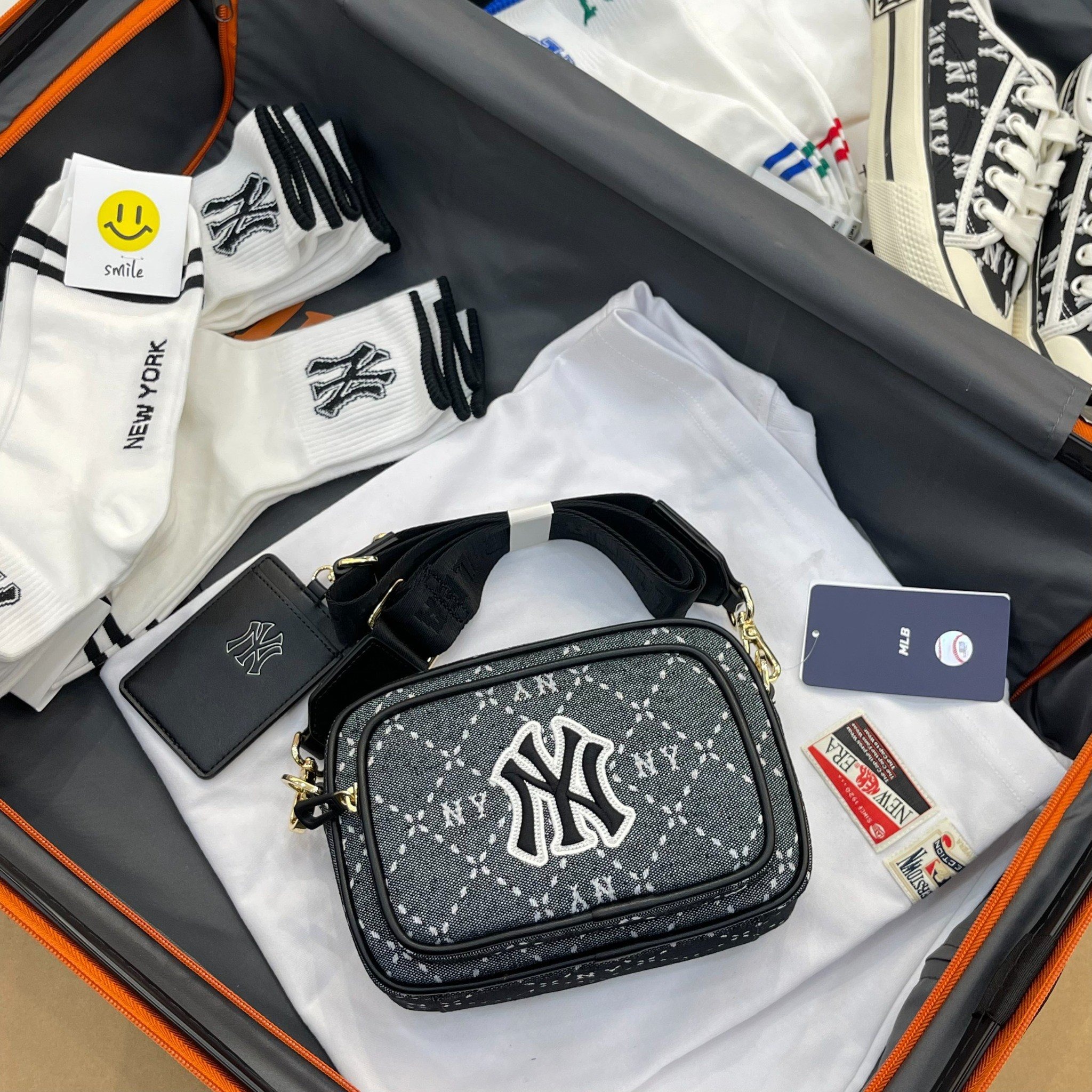 463 -  Túi Đeo Chéo MLB NY Monogram JQD - Đen Xám - Code 7ACRMD73N-50BKS [HÀNG CHÍNH HÃNG]