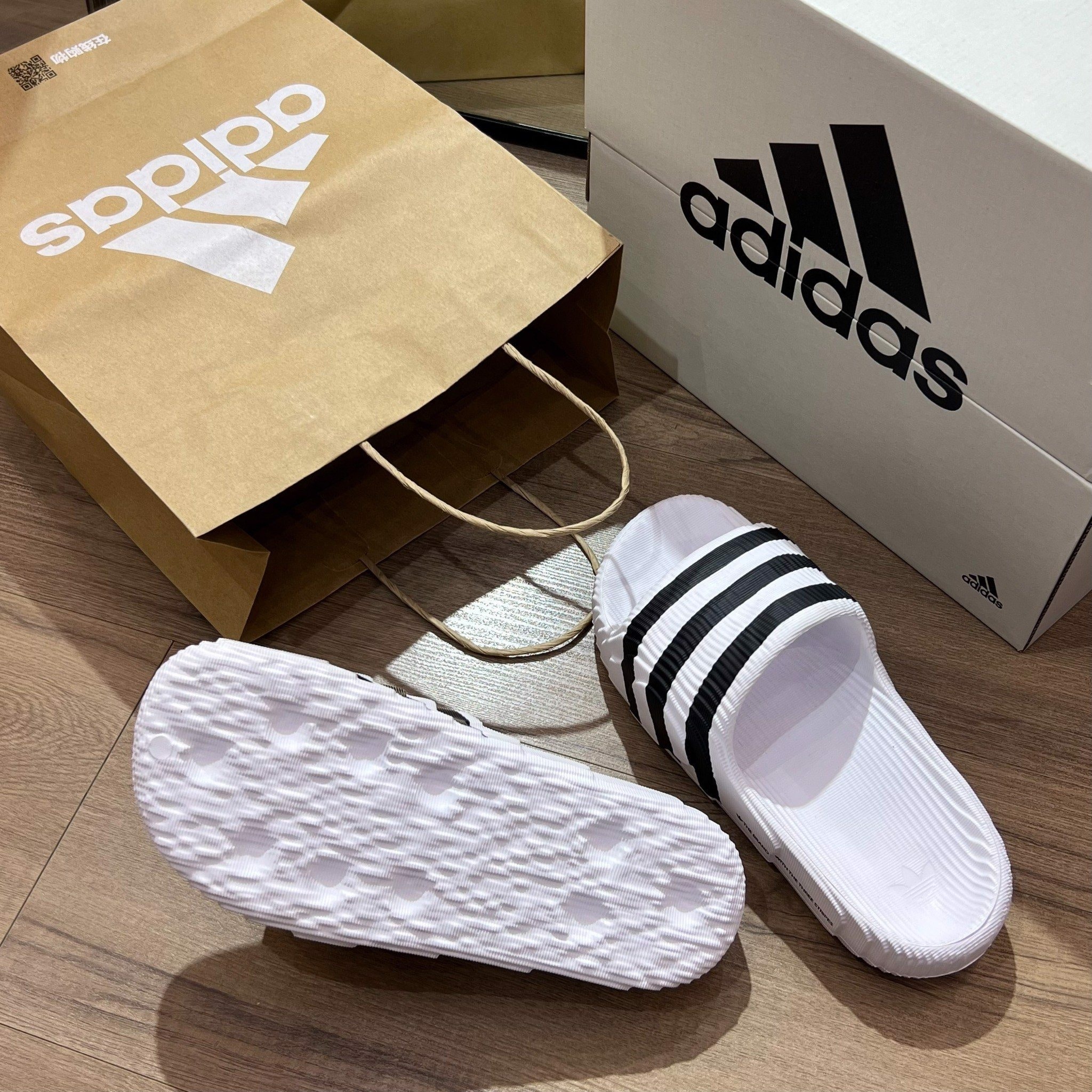 219 -  Dép Adidas Adilette 22 - Trắng Sọc Đen [HÀNG CHÍNH HÃNG]