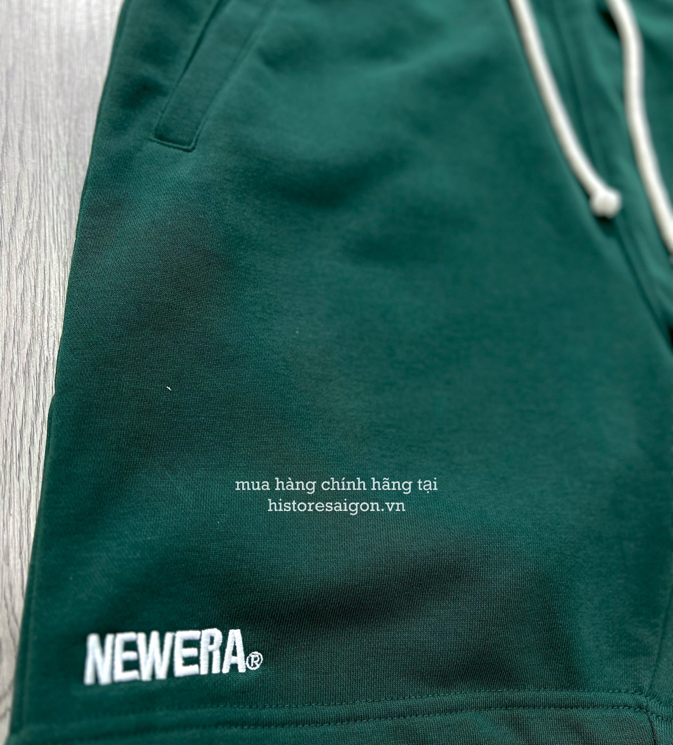 446 -  Quần Short New Era - Logo - Xanh Rêu [HÀNG CHÍNH HÃNG]