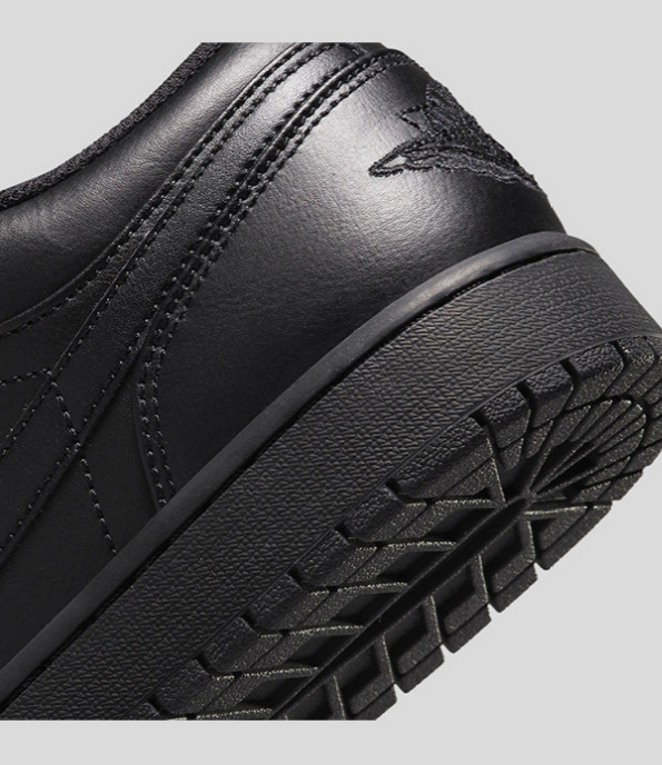 516 -  Giày Nike Jordan 1 Low Triple Black 553558 093  [HÀNG CHÍNH HÃNG]