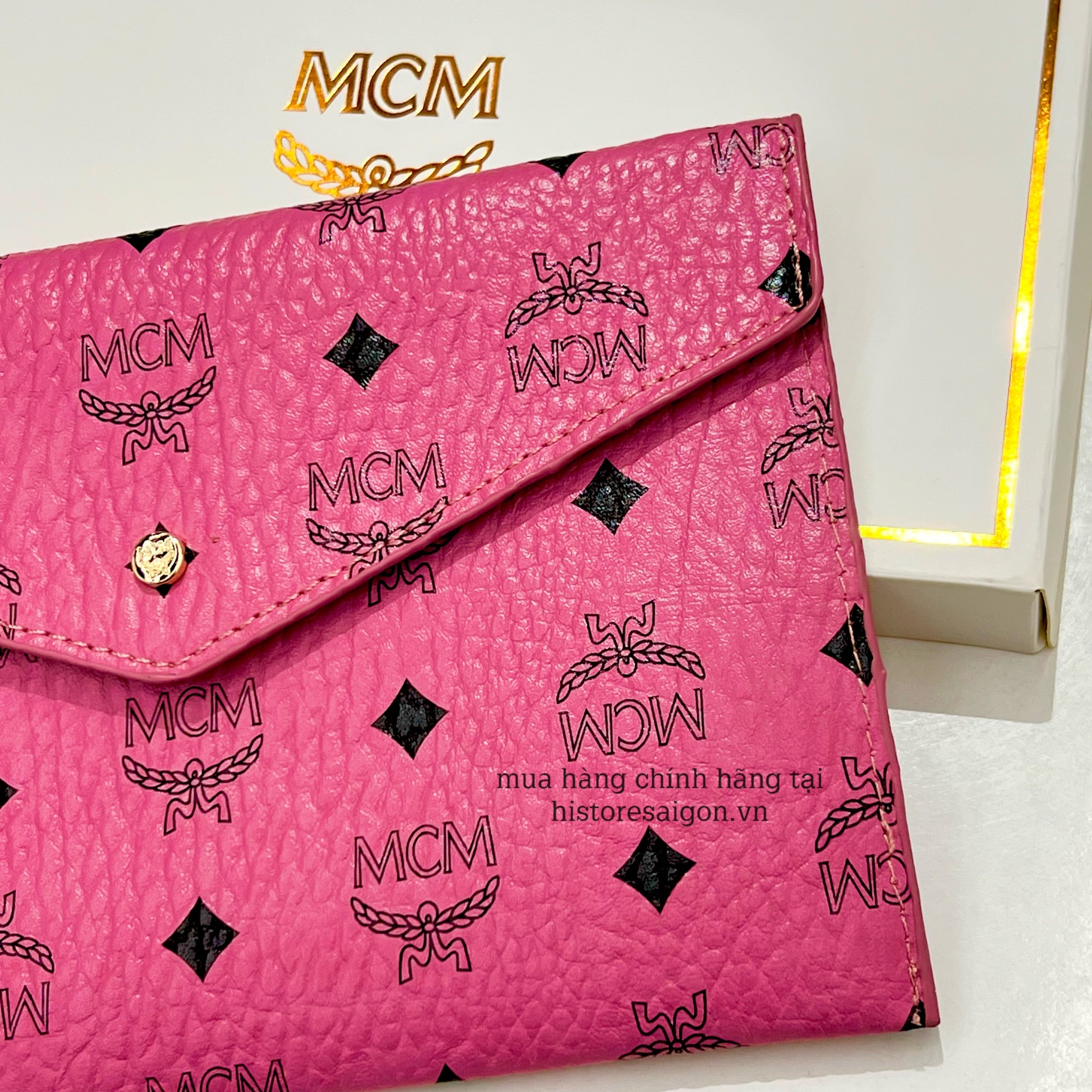 525 -  Ví/Bóp MCM Clutch Monogram Gift - Hồng Tía [HÀNG CHÍNH HÃNG]
