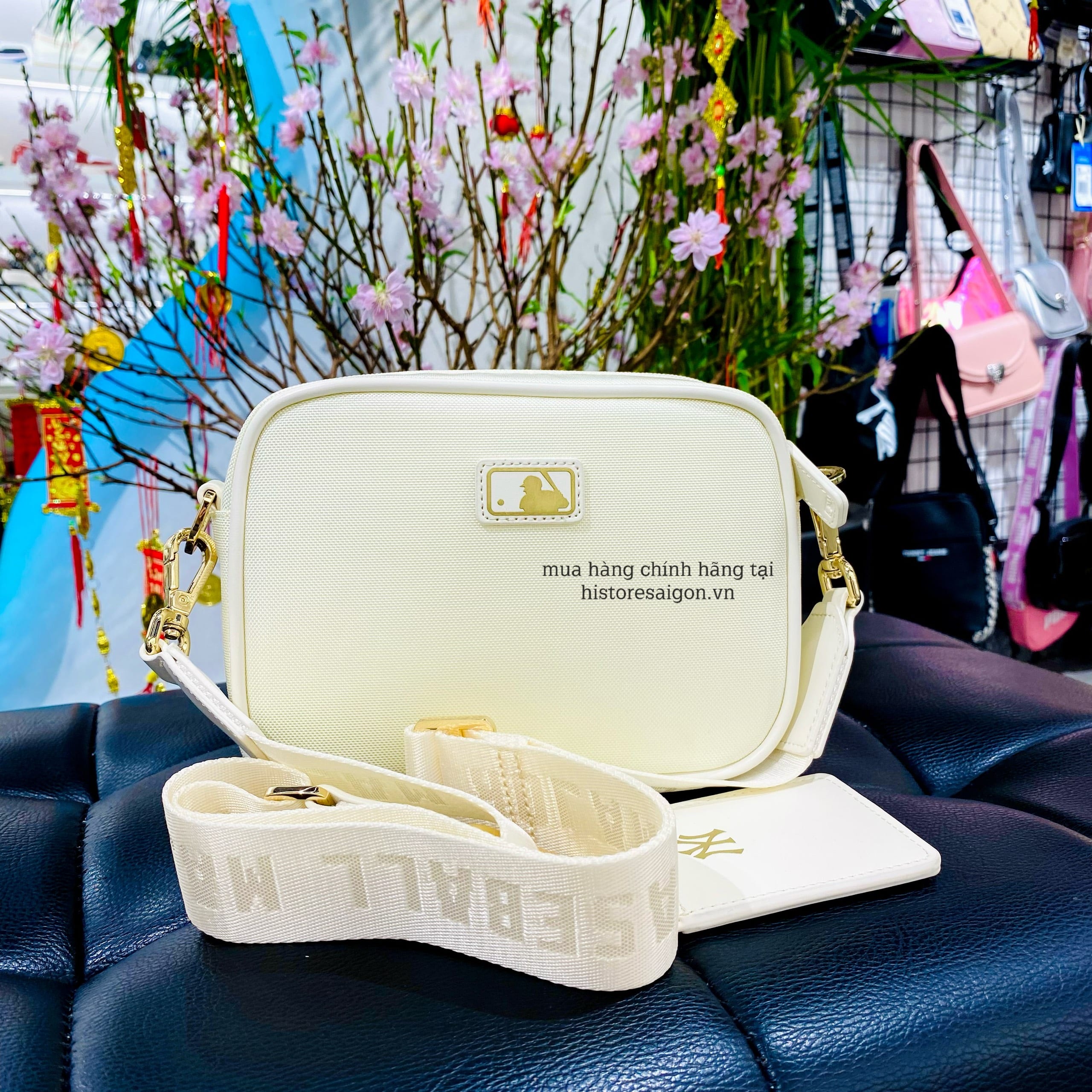 498 -  Túi MLB NY Monogram - Trắng Kem - Code 7ACRMD04N [HÀNG CHÍNH HÃNG]