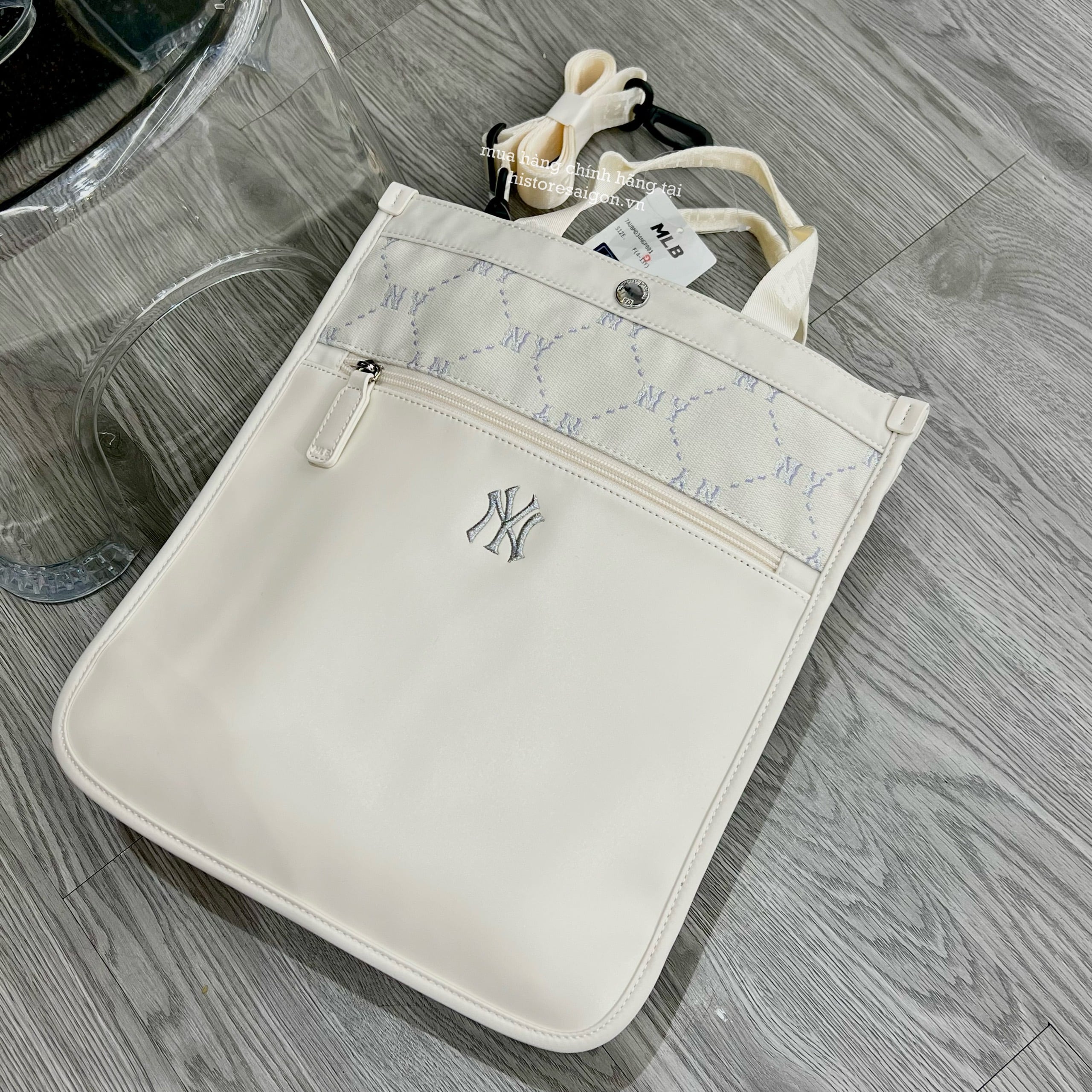 564 -  Túi MLB NY Monogram Sub Bag - Túi Đứng - Trắng Kem - Code 7AUBMD34N 50IVS [HÀNG CHÍNH HÃNG]