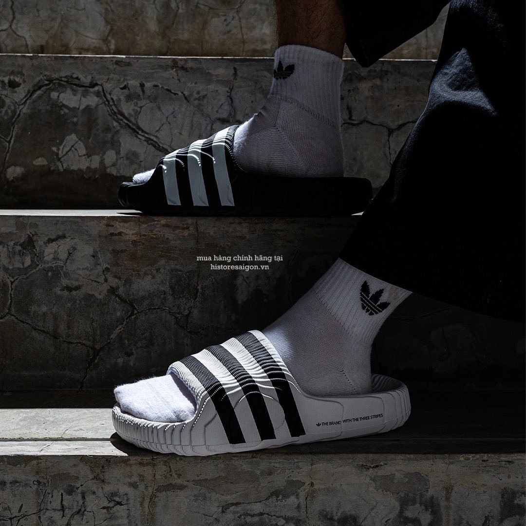 228 -  Dép Adidas Adilette 22 - Đen Viền Trắng [HÀNG CHÍNH HÃNG]