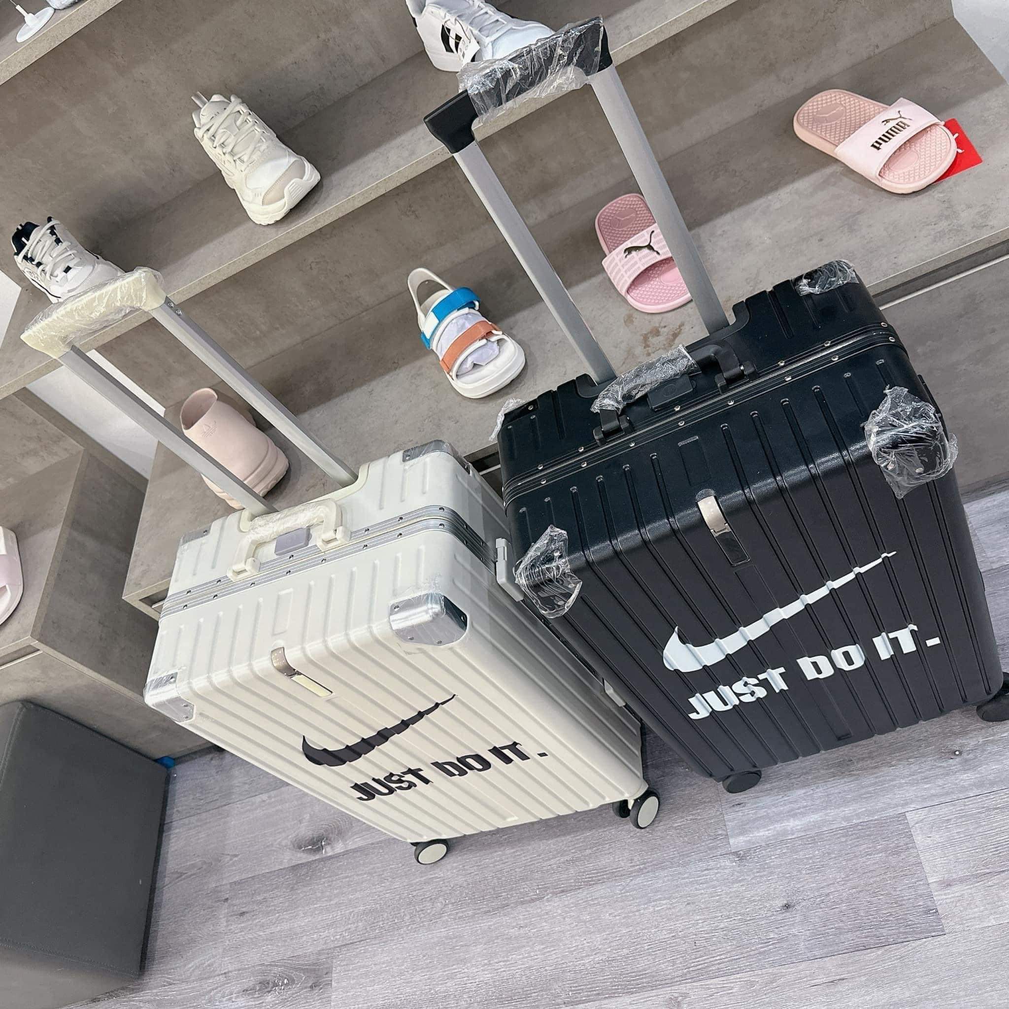 747 -  Vali Nike Just Do It - Size Ký Gửi 24 - Đen [HÀNG CHÍNH HÃNG]