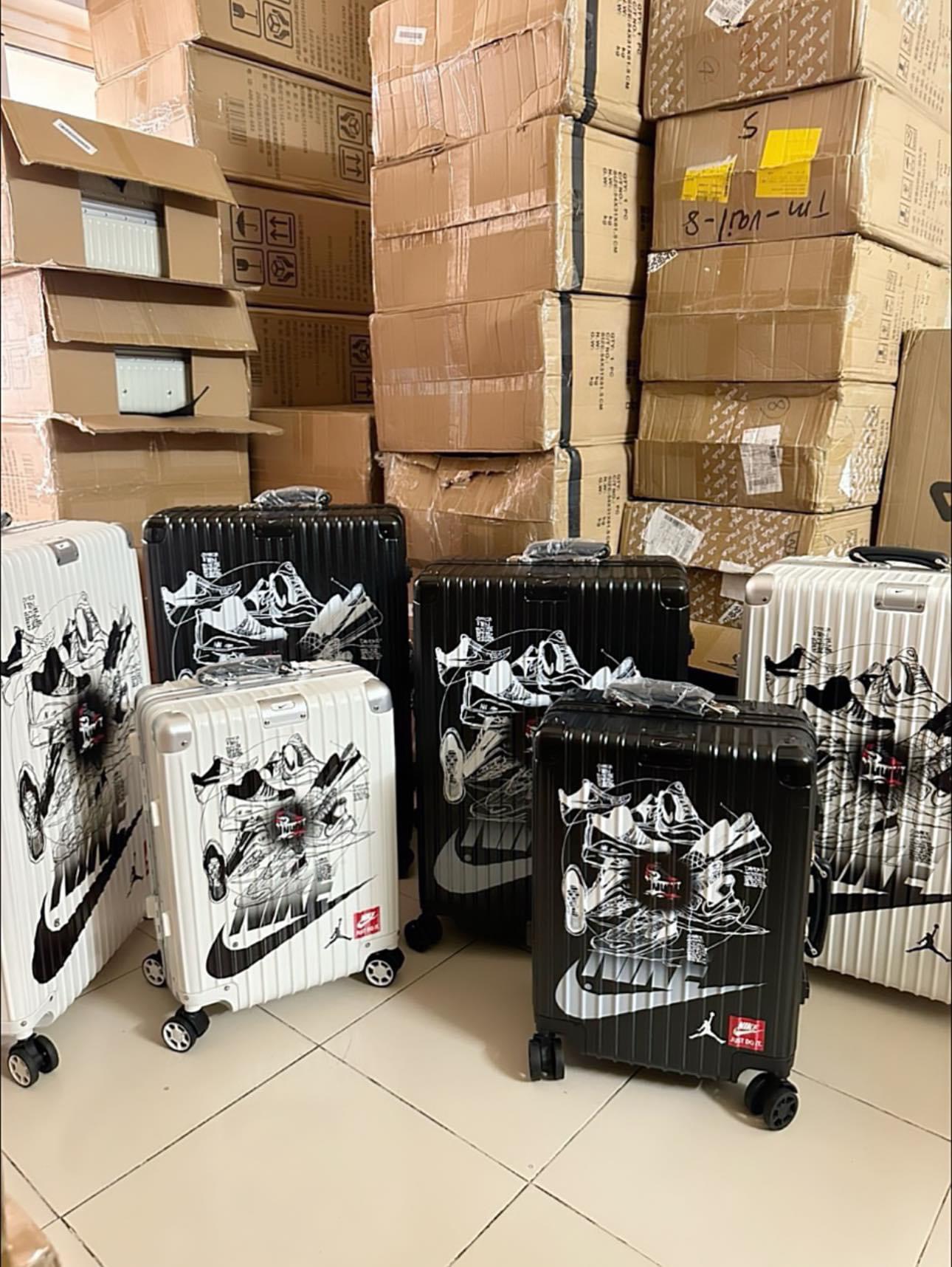 753 -  Vali Nike Sneakers Silhouette - Size Siêu Ký Gửi 29 - Đen [HÀNG CHÍNH HÃNG]