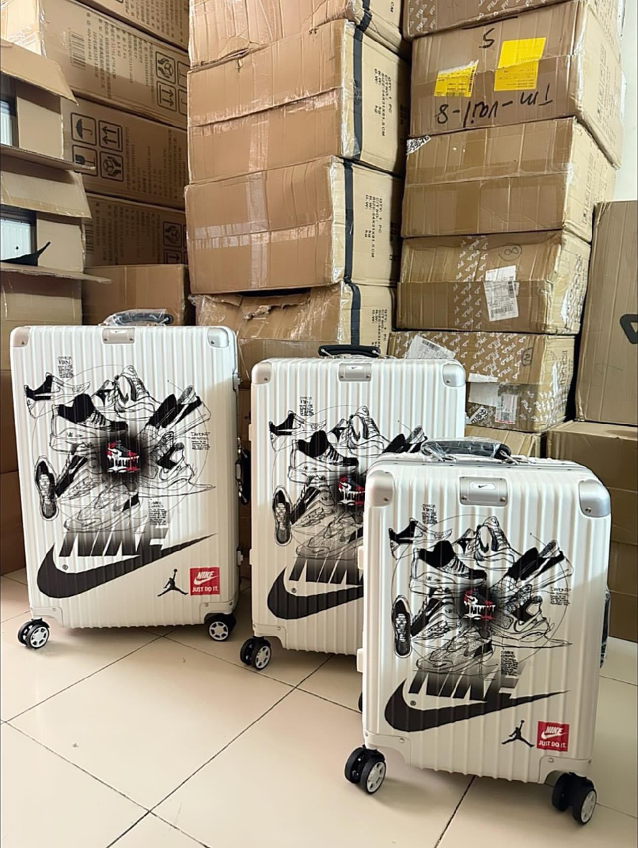 752 -  Vali Nike Sneakers Silhouette - Size Siêu Ký Gửi 29 - Trắng Kem [HÀNG CHÍNH HÃNG]
