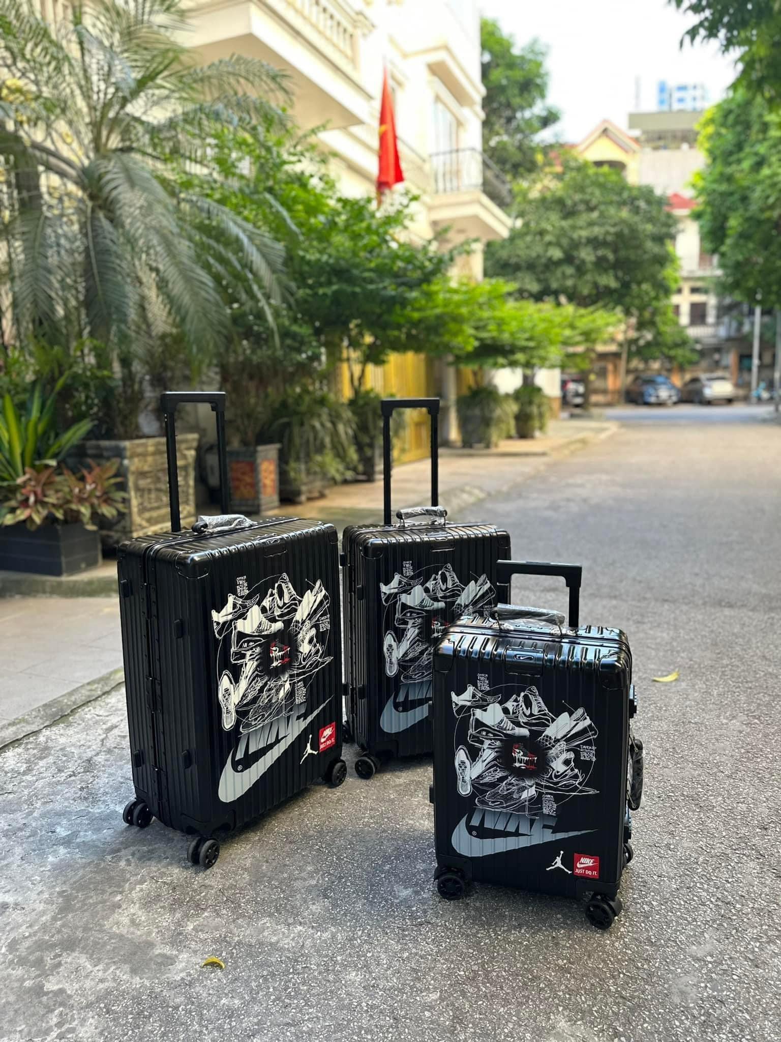 751 -  Vali Nike Sneakers Silhouette - Size Ký Gửi 26 - Đen [HÀNG CHÍNH HÃNG]