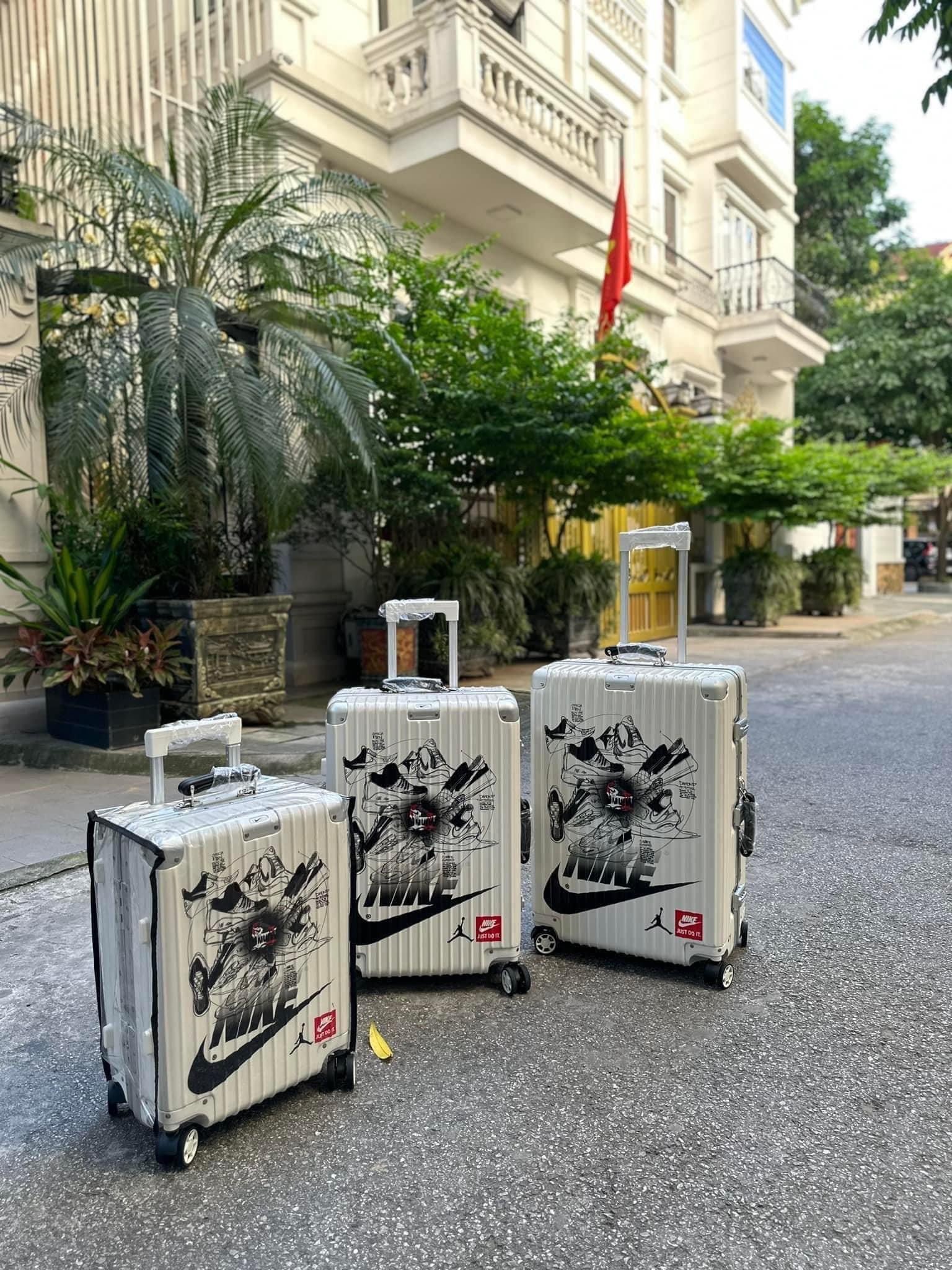 750 -  Vali Nike Sneakers Silhouette - Size Ký Gửi 26 - Trắng Kem [HÀNG CHÍNH HÃNG]
