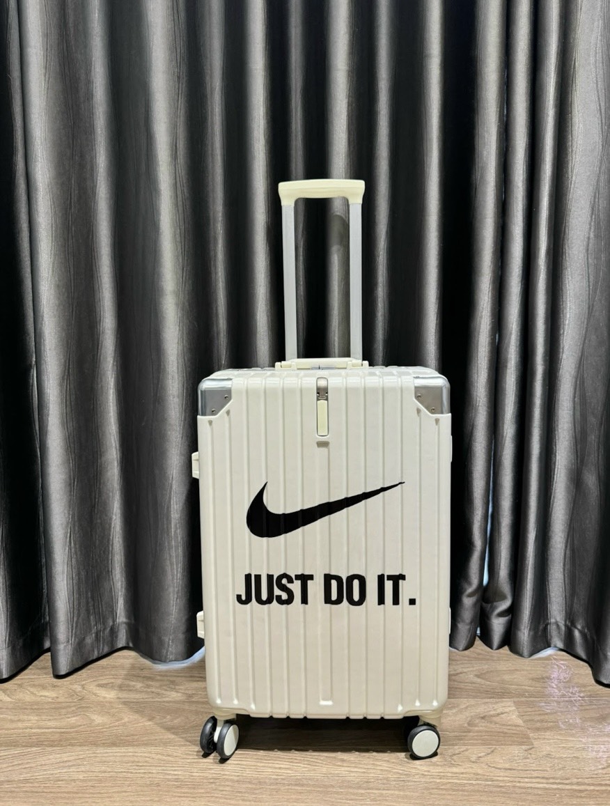 745 -  Vali Nike Just Do It - Size Cabin 22 Xách Tay - Trắng Kem [HÀNG CHÍNH HÃNG]