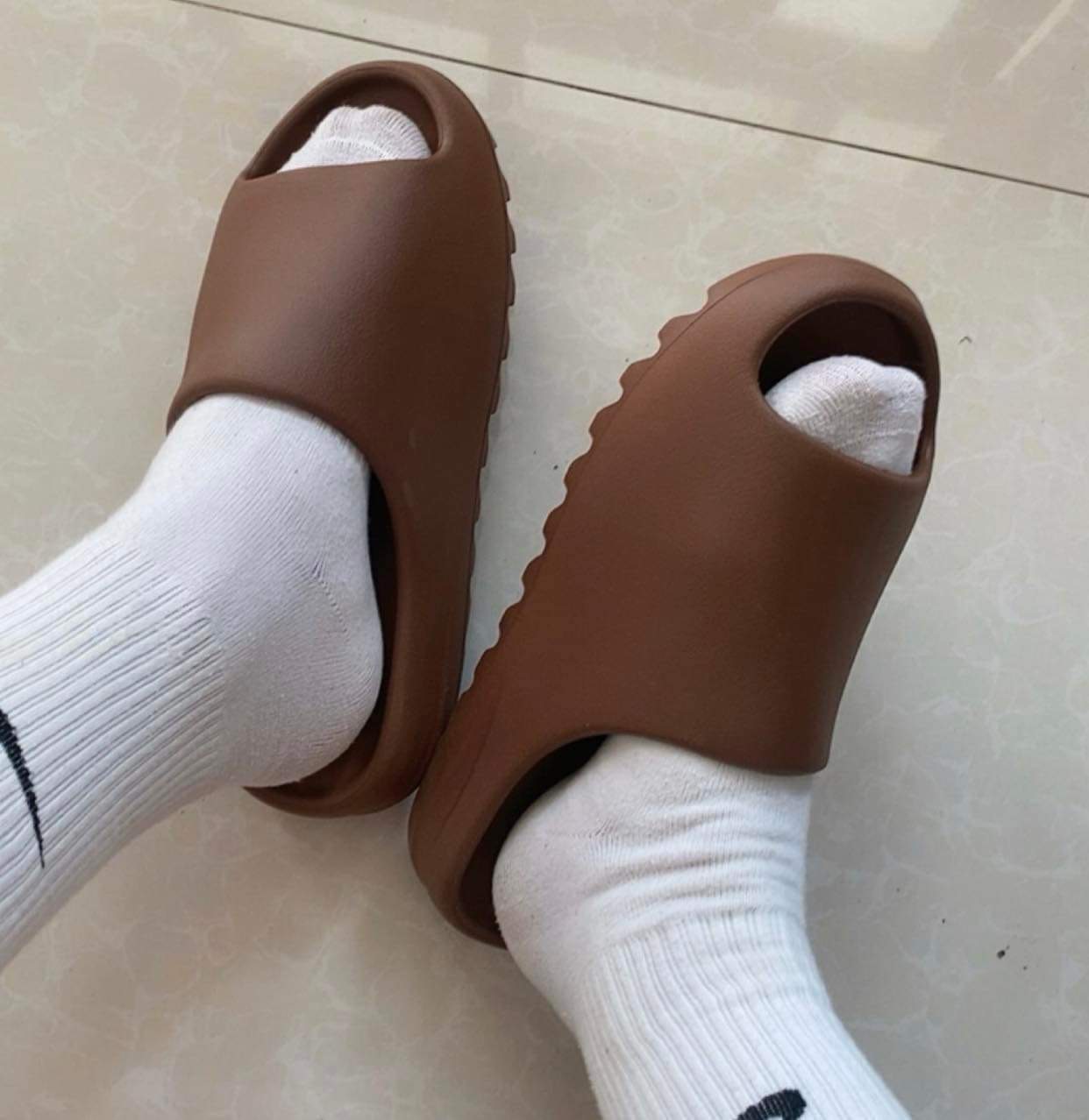 797 -  Dép Adidas Yeezy Slide Flax - Nâu Choco - Code FZ5896 [HÀNG CHÍNH HÃNG]