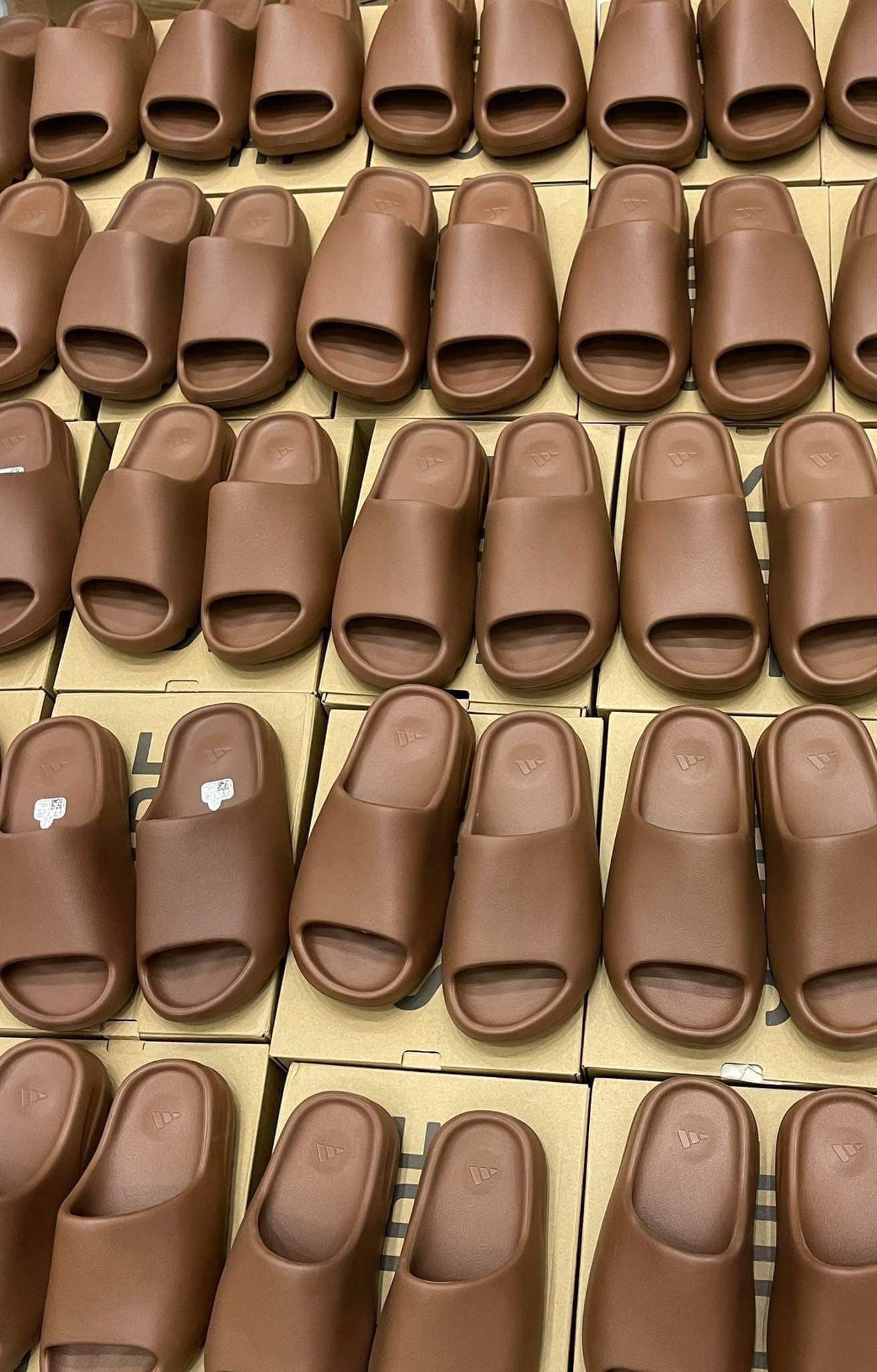 797 -  Dép Adidas Yeezy Slide Flax - Nâu Choco - Code FZ5896 [HÀNG CHÍNH HÃNG]