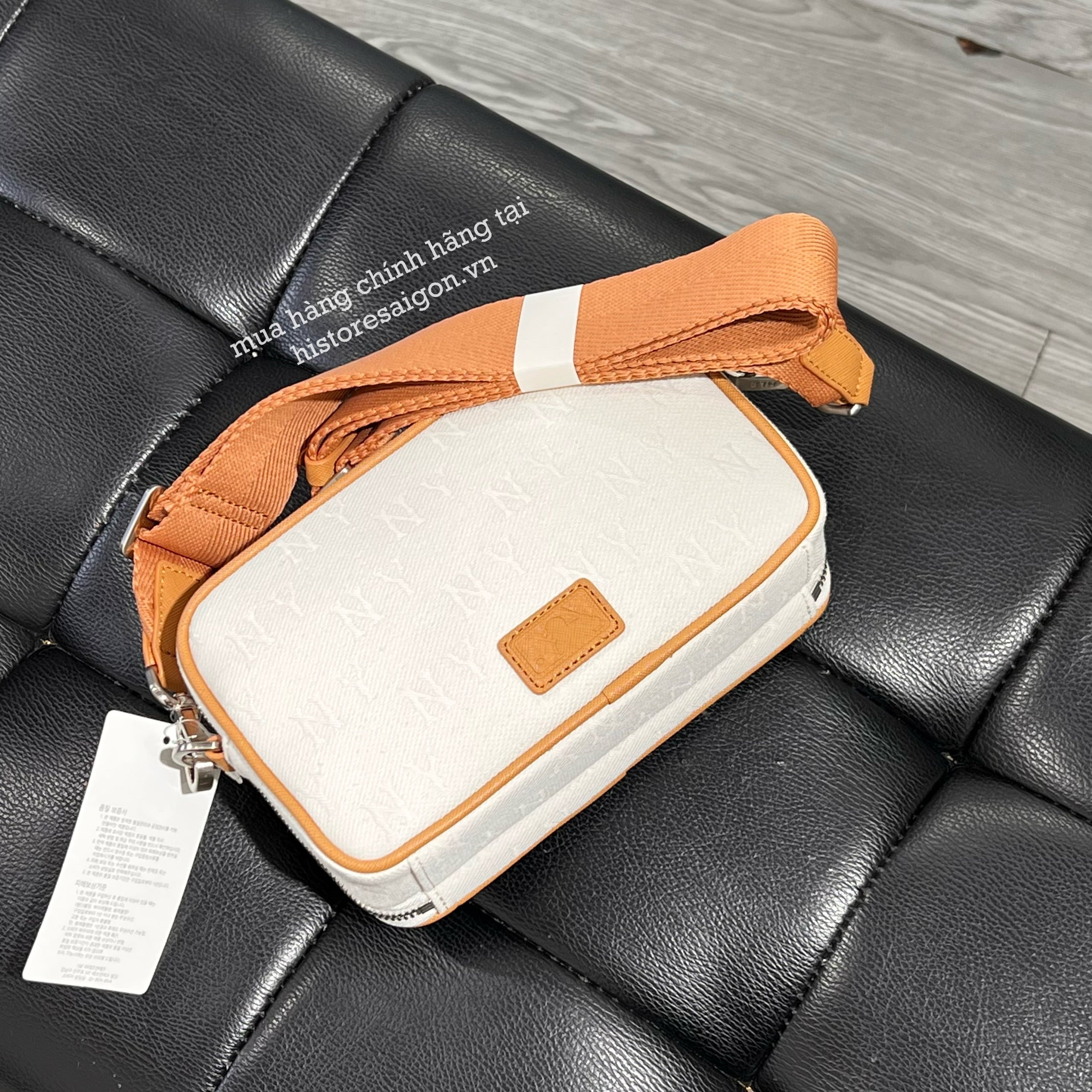 565 -  Túi MLB NY Monogram Chìm Mini - Trắng Kem viền Nâu - Code 3ACRS014N 50CRD [HÀNG CHÍNH HÃNG]