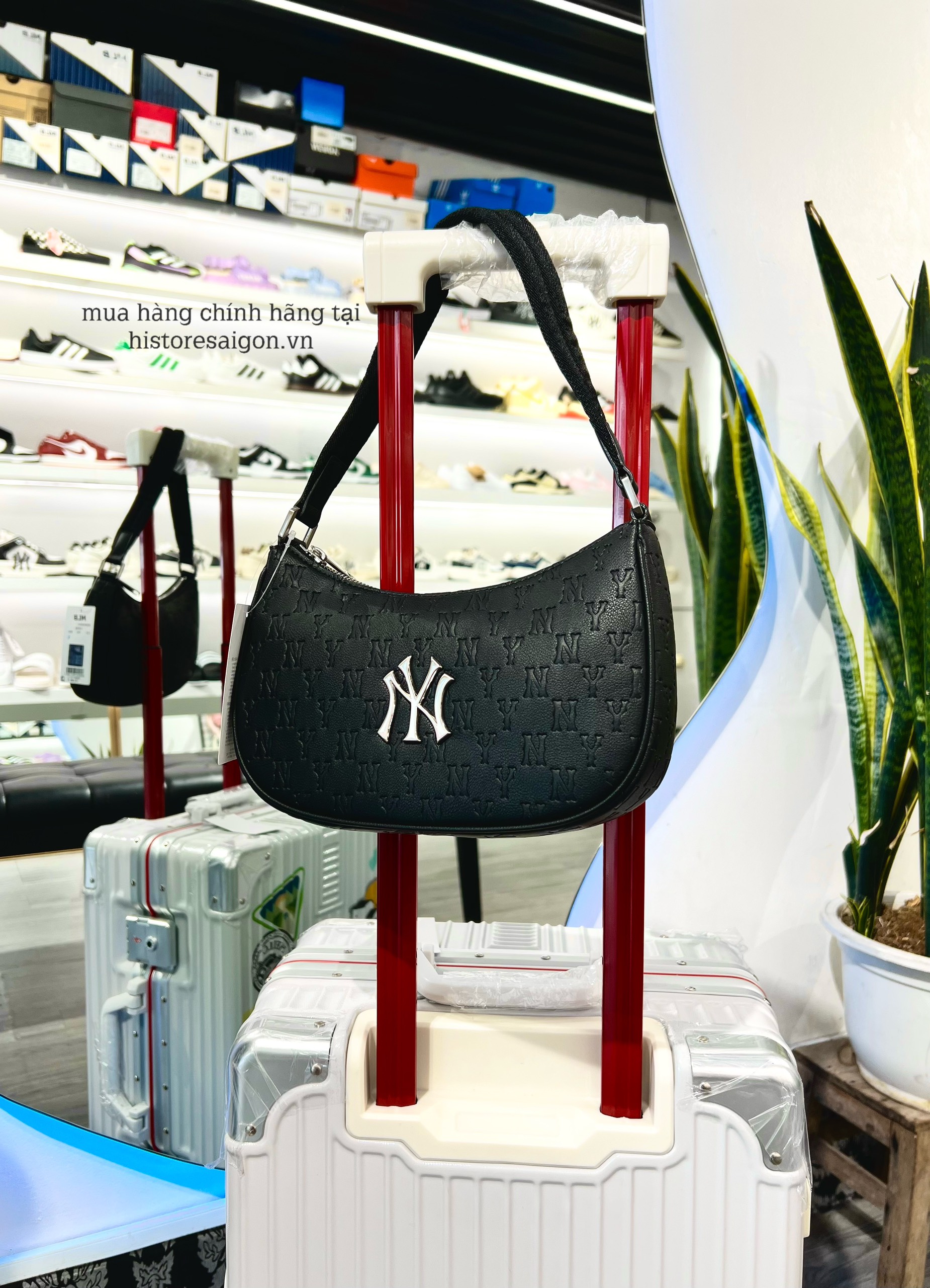 889 -  Túi MLB Monogram Embossed Hobo Bag New York Yankees - Black - Kẹp nách - Code 3ABQS022N 50BKS [HÀNG CHÍNH HÃNG]