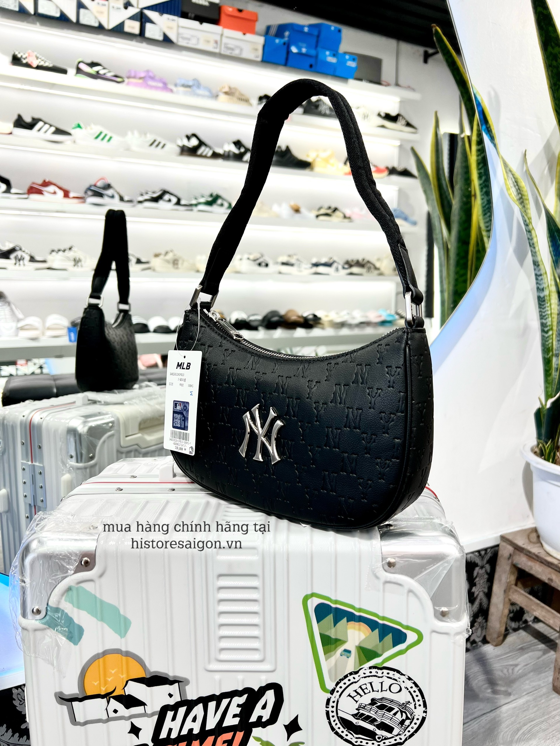 889 -  Túi MLB Monogram Embossed Hobo Bag New York Yankees - Black - Kẹp nách - Code 3ABQS022N 50BKS [HÀNG CHÍNH HÃNG]