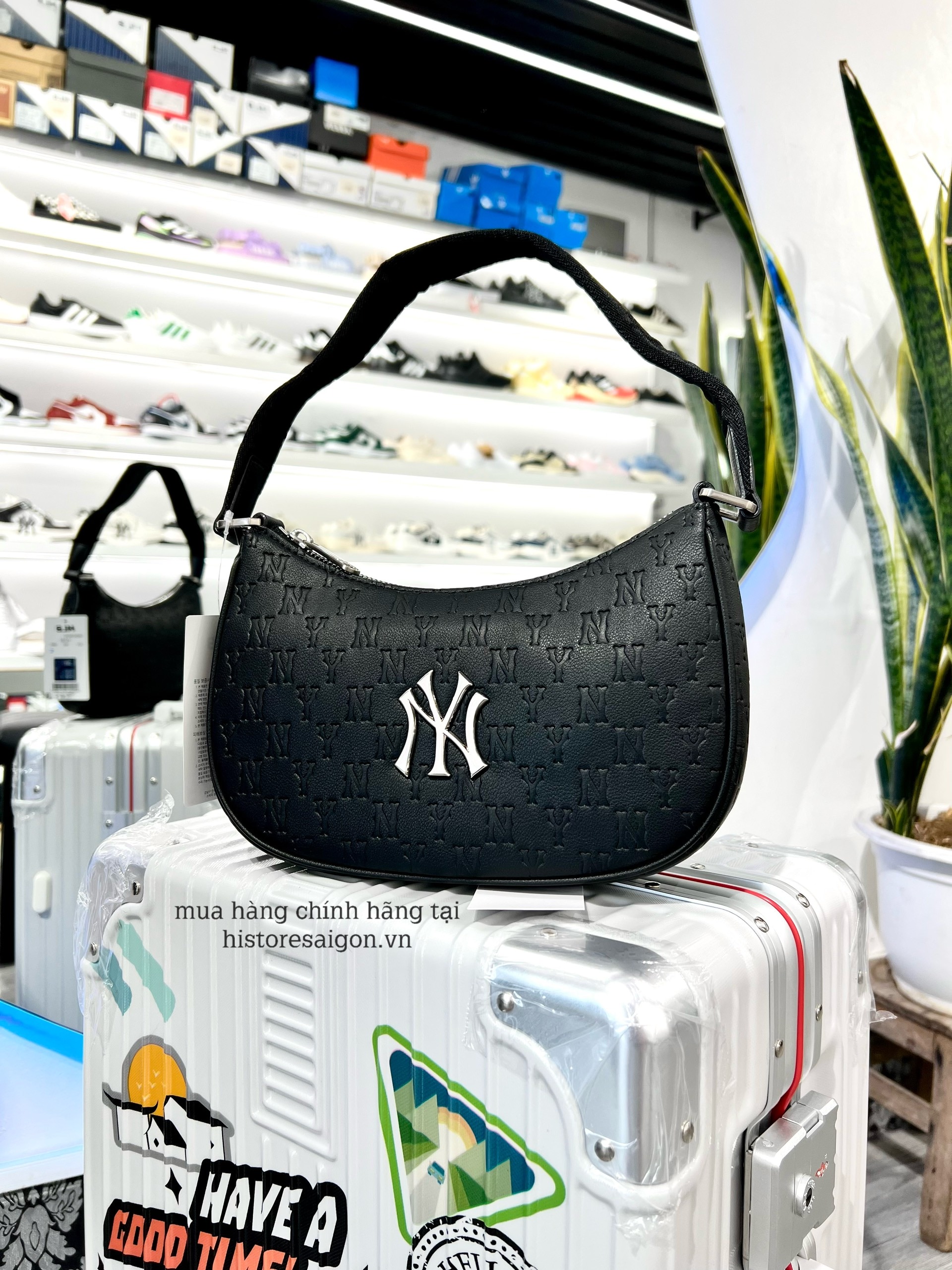 889 -  Túi MLB Monogram Embossed Hobo Bag New York Yankees - Black - Kẹp nách - Code 3ABQS022N 50BKS [HÀNG CHÍNH HÃNG]