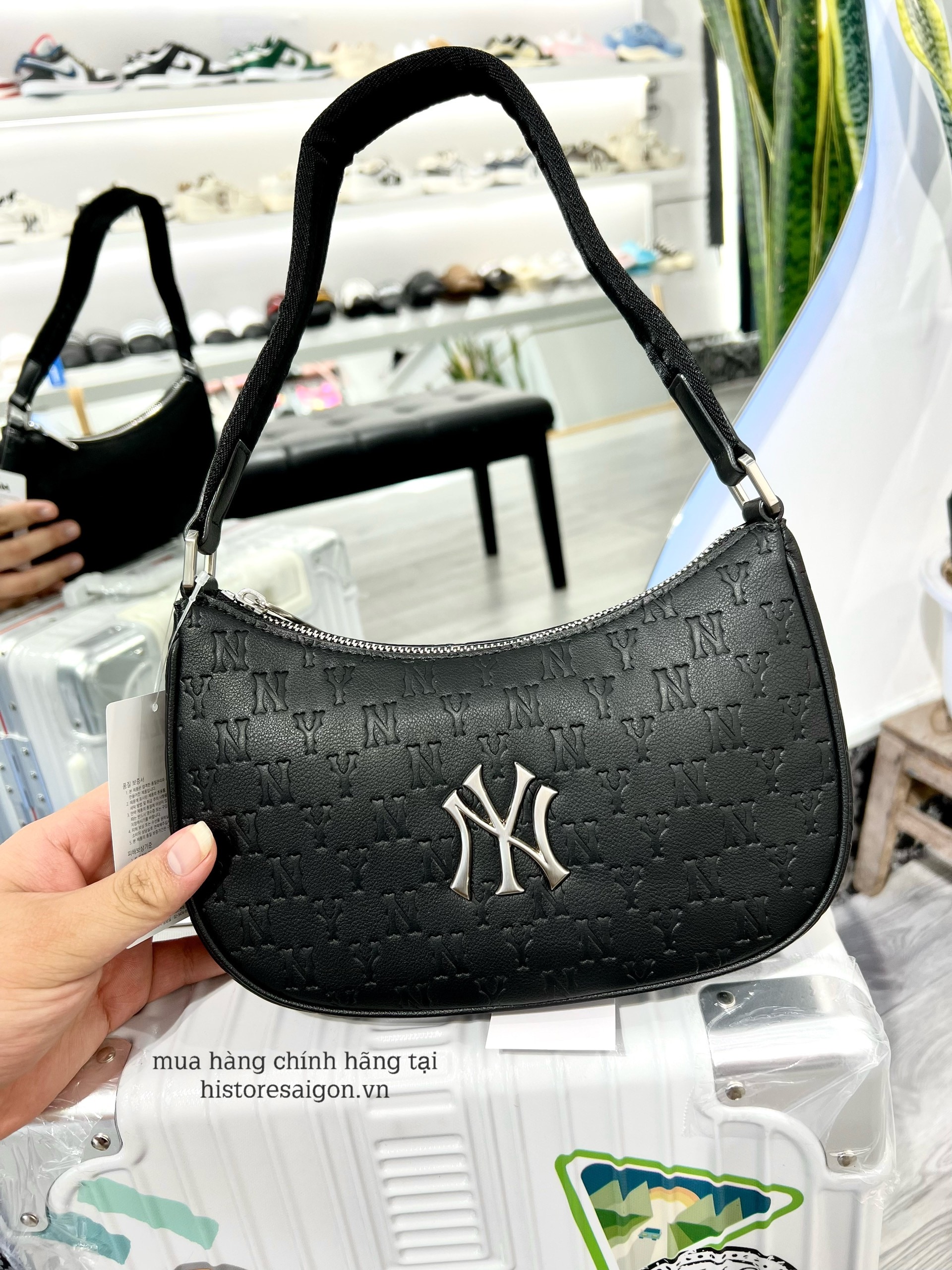 889 -  Túi MLB Monogram Embossed Hobo Bag New York Yankees - Black - Kẹp nách - Code 3ABQS022N 50BKS [HÀNG CHÍNH HÃNG]