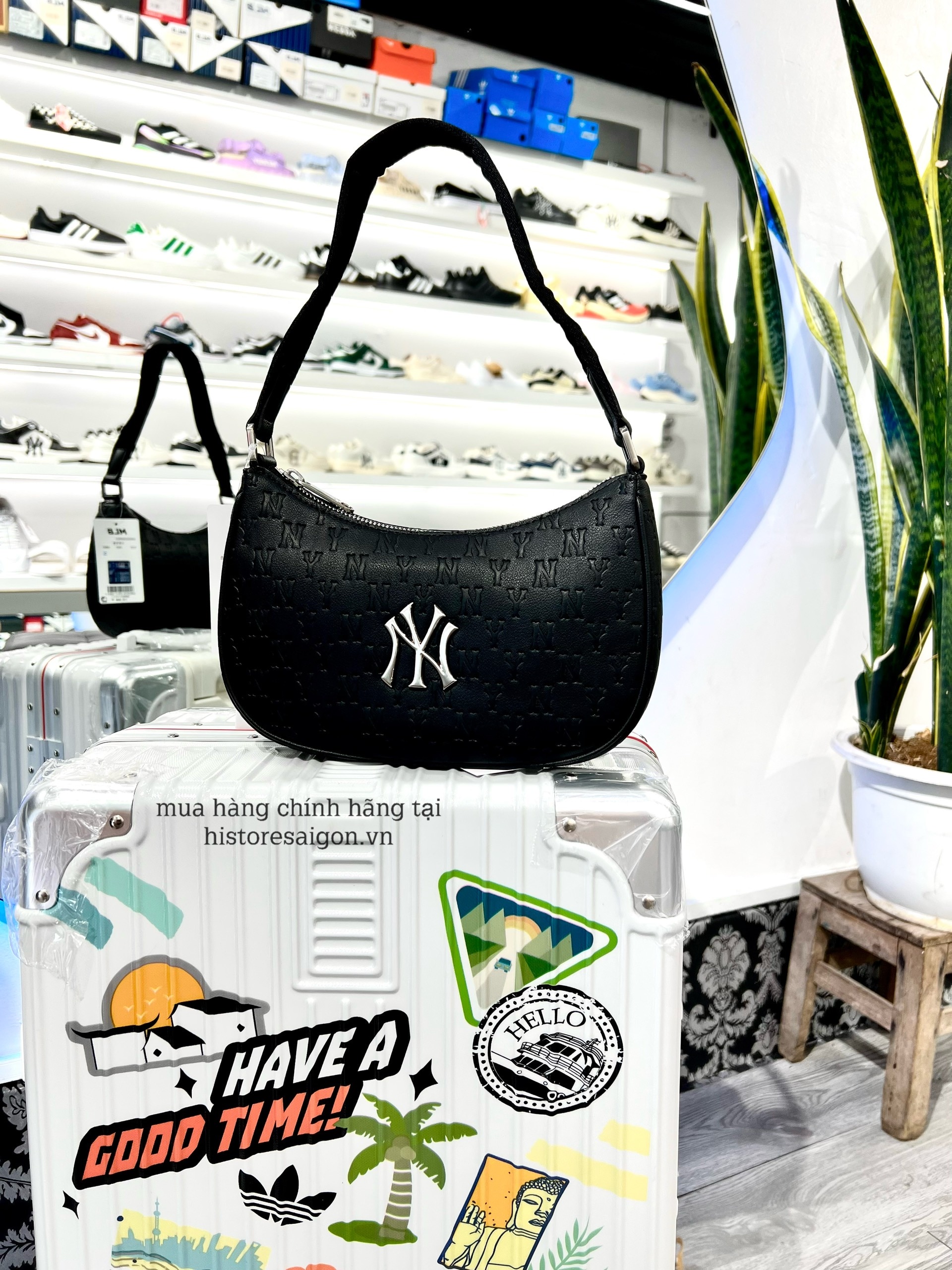 889 -  Túi MLB Monogram Embossed Hobo Bag New York Yankees - Black - Kẹp nách - Code 3ABQS022N 50BKS [HÀNG CHÍNH HÃNG]