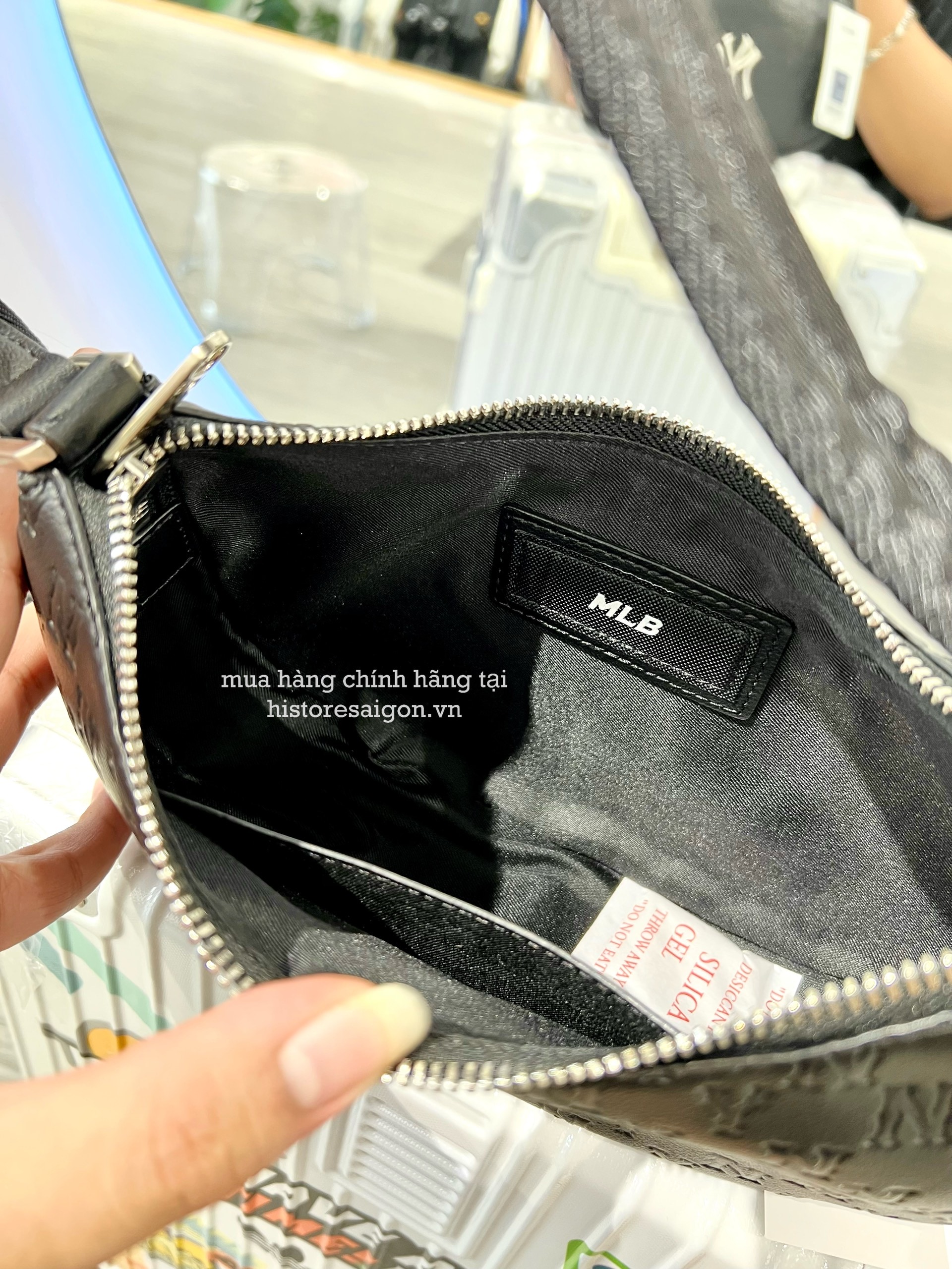 889 -  Túi MLB Monogram Embossed Hobo Bag New York Yankees - Black - Kẹp nách - Code 3ABQS022N 50BKS [HÀNG CHÍNH HÃNG]