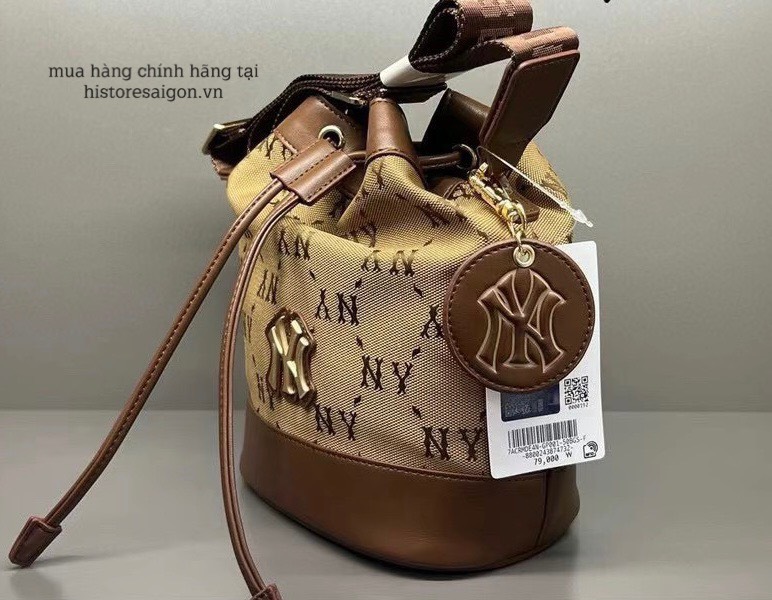 937 -  Túi MLB Monogram Bucket Bag New York Yankees - Be D.Beige - Code 7ACRMDE4-50BGS [HÀNG CHÍNH HÃNG]