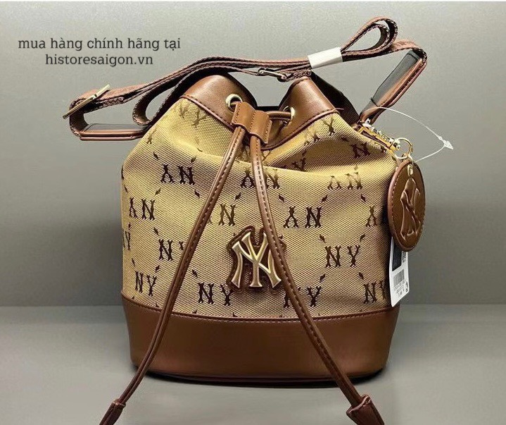 937 -  Túi MLB Monogram Bucket Bag New York Yankees - Be D.Beige - Code 7ACRMDE4-50BGS [HÀNG CHÍNH HÃNG]