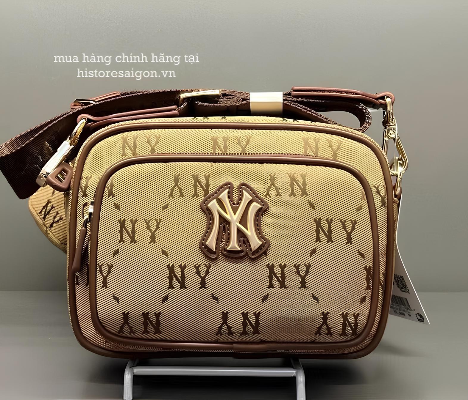 942 -  Túi MLB Monogram Jacquard New York Yankees - Beige - Code 7ACRMDA4 50BGS [HÀNG CHÍNH HÃNG]