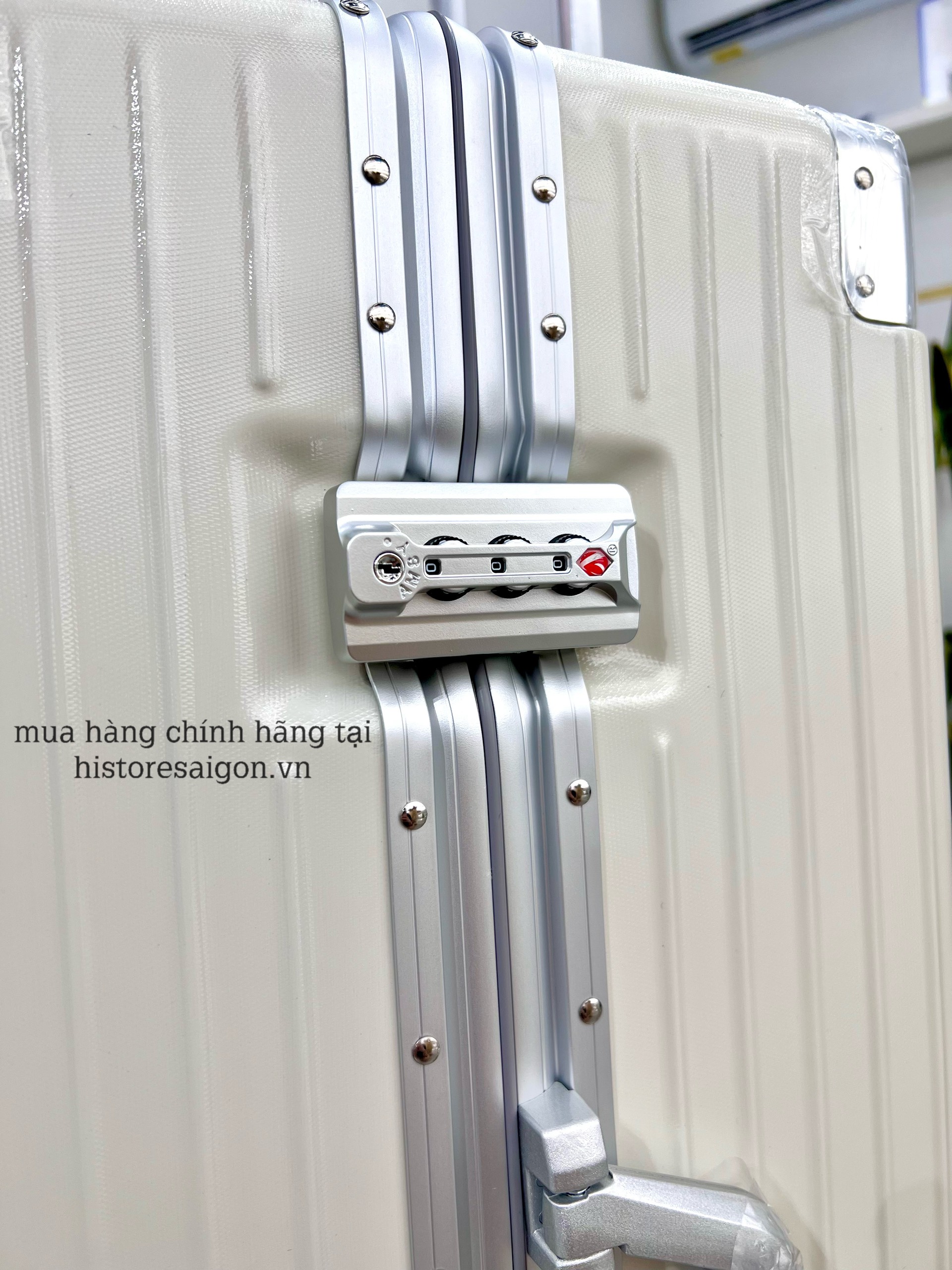 647 -  Vali Adidas Sticker Power - Size Ký Gửi 28 - Trắng Kem [HÀNG CHÍNH HÃNG]