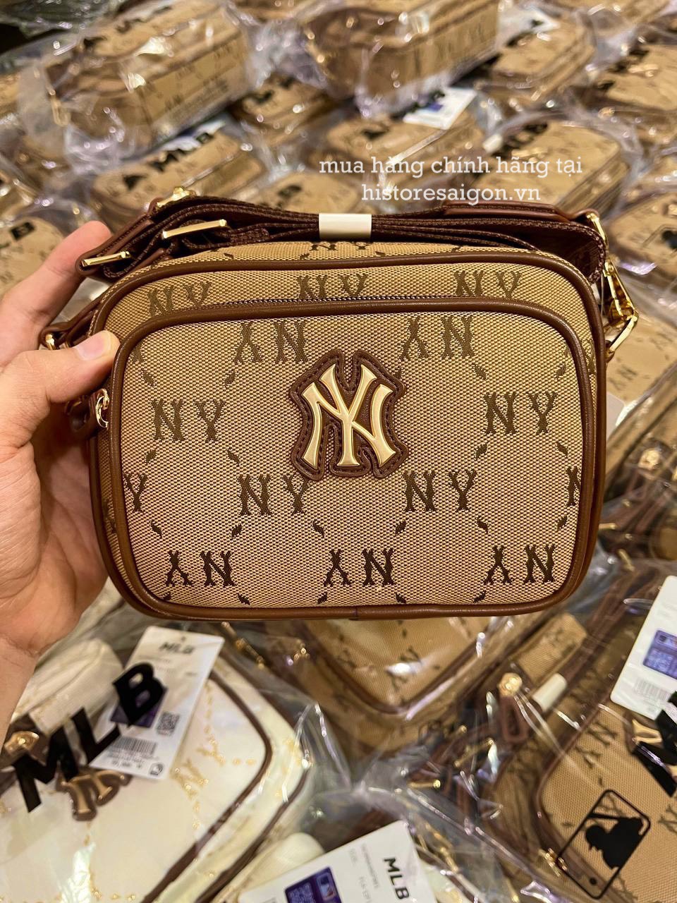 942 -  Túi MLB Monogram Jacquard New York Yankees - Beige - Code 7ACRMDA4 50BGS [HÀNG CHÍNH HÃNG]