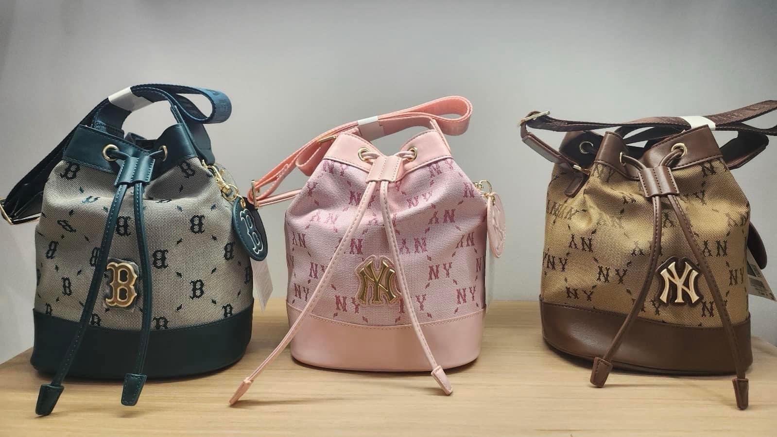 939 -  Túi MLB Monogram Bucket Bag Big B Boston Red Sox - Jade Xanh Lục Bảo - Code 7ACRMDE4-43BGL [HÀNG CHÍNH HÃNG]