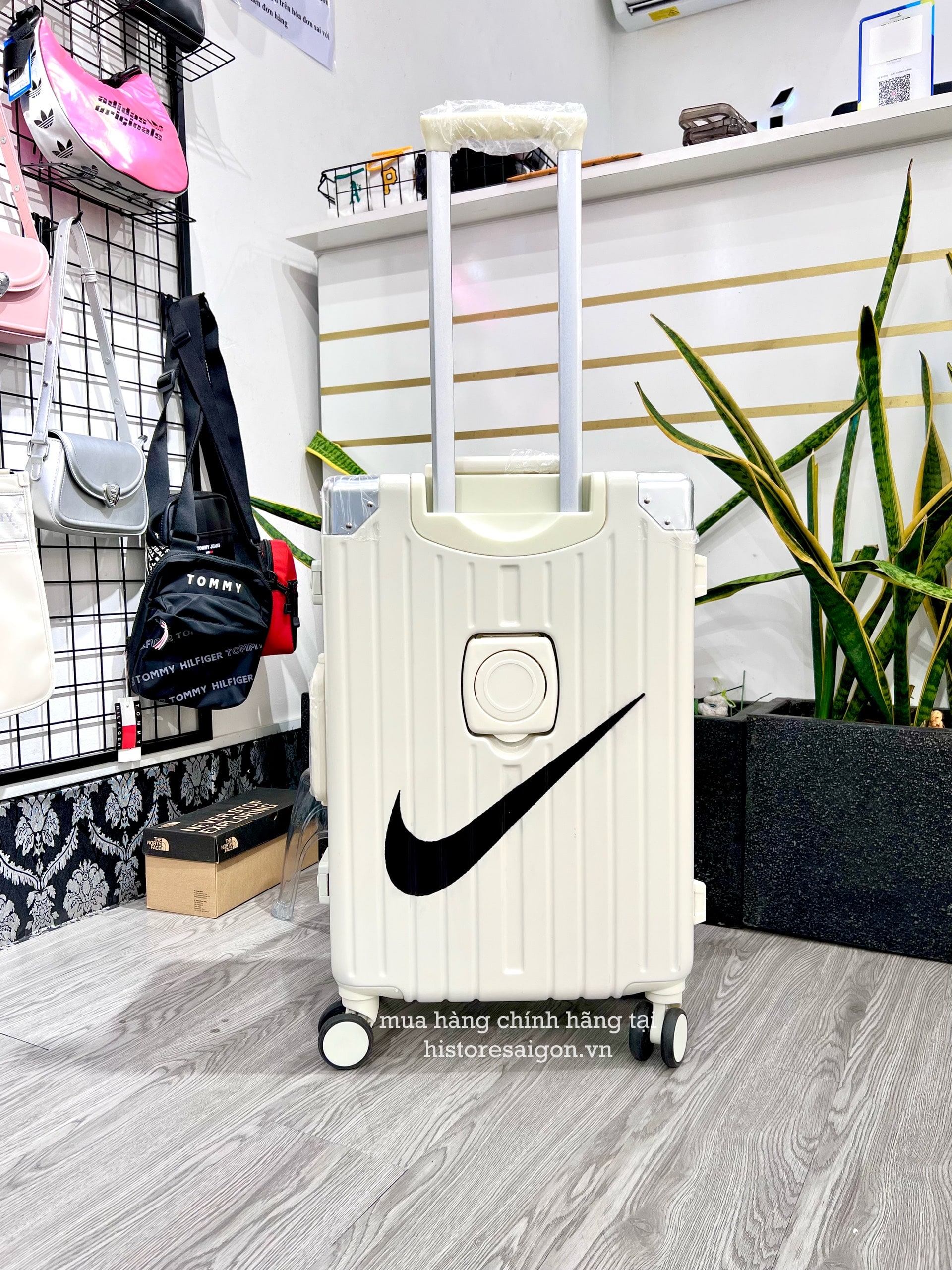 745 -  Vali Nike Just Do It - Size Cabin 22 Xách Tay - Trắng Kem [HÀNG CHÍNH HÃNG]