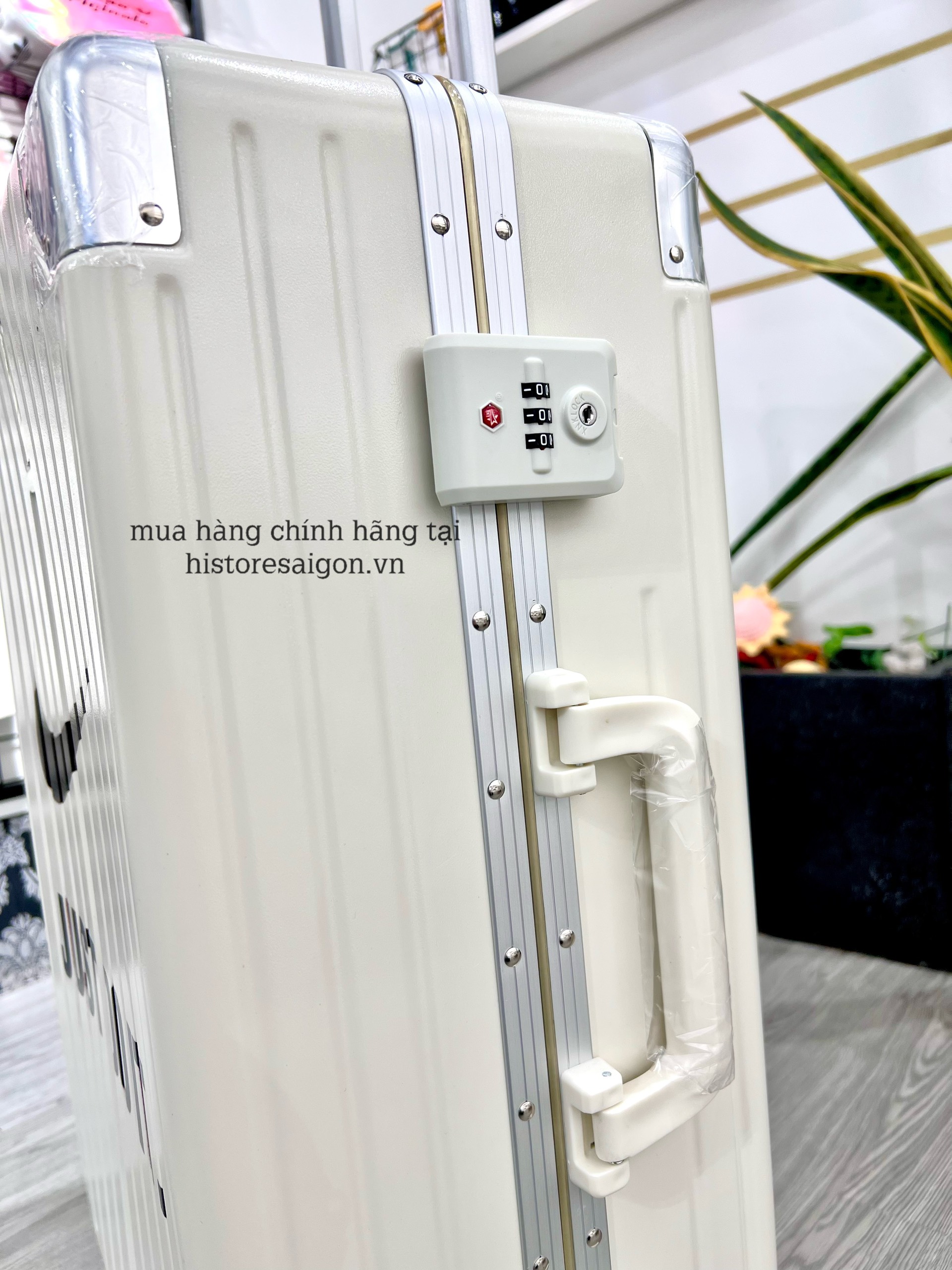 745 -  Vali Nike Just Do It - Size Cabin 22 Xách Tay - Trắng Kem [HÀNG CHÍNH HÃNG]