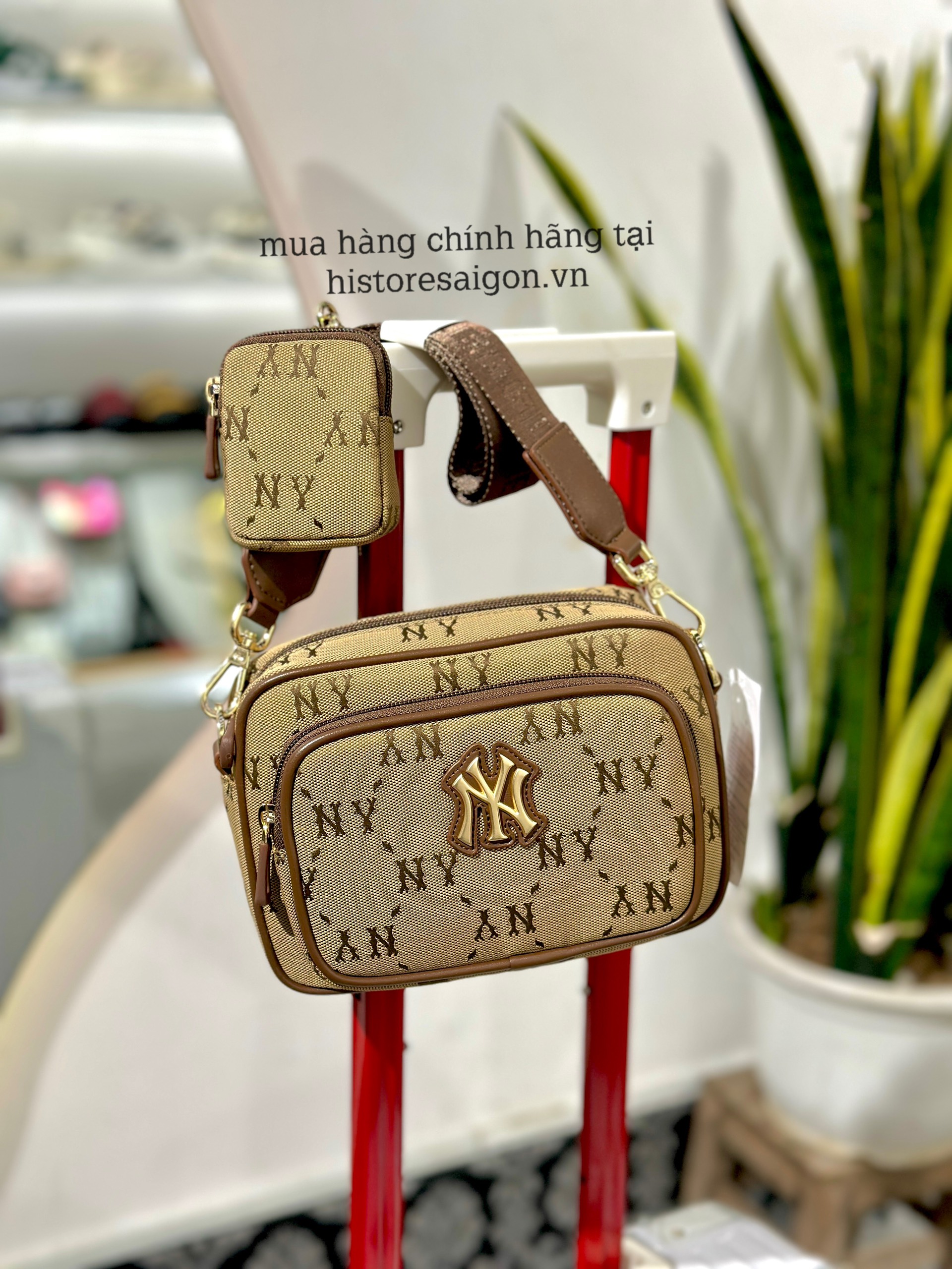 942 -  Túi MLB Monogram Jacquard New York Yankees - Beige - Code 7ACRMDA4 50BGS [HÀNG CHÍNH HÃNG]