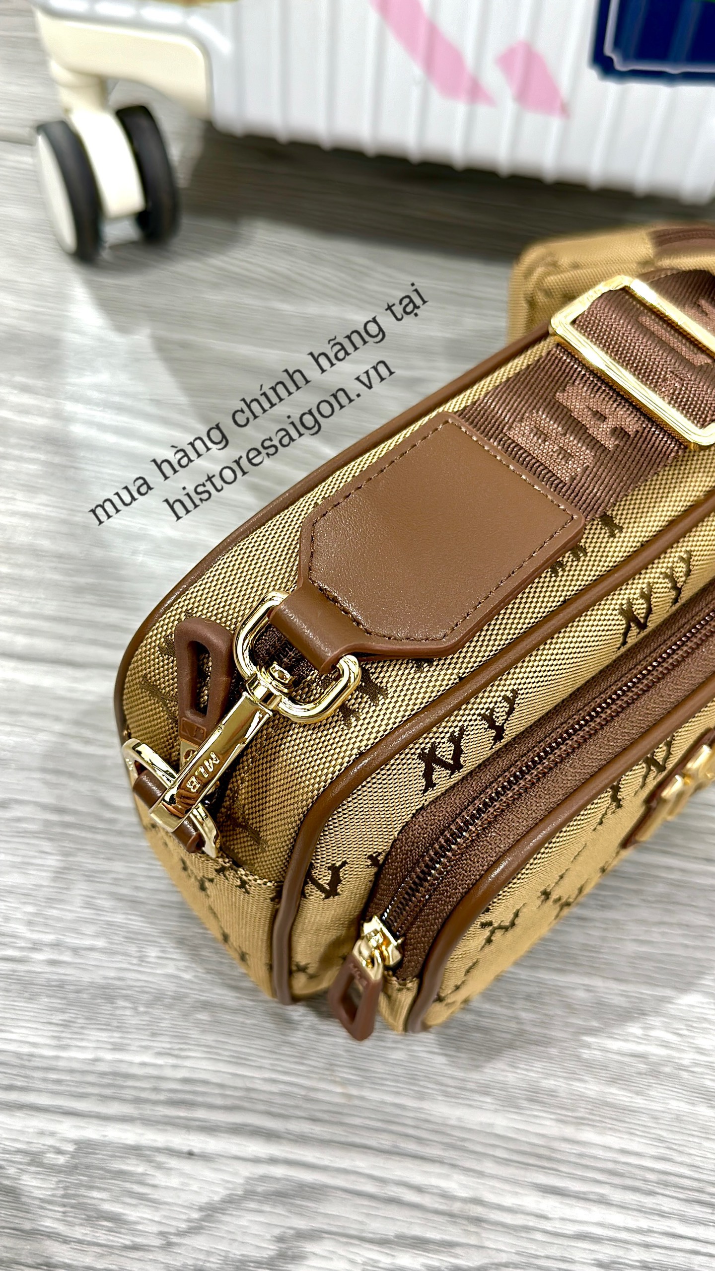 942 -  Túi MLB Monogram Jacquard New York Yankees - Beige - Code 7ACRMDA4 50BGS [HÀNG CHÍNH HÃNG]