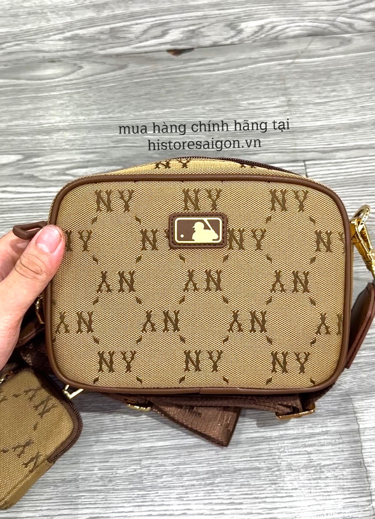 942 -  Túi MLB Monogram Jacquard New York Yankees - Beige - Code 7ACRMDA4 50BGS [HÀNG CHÍNH HÃNG]