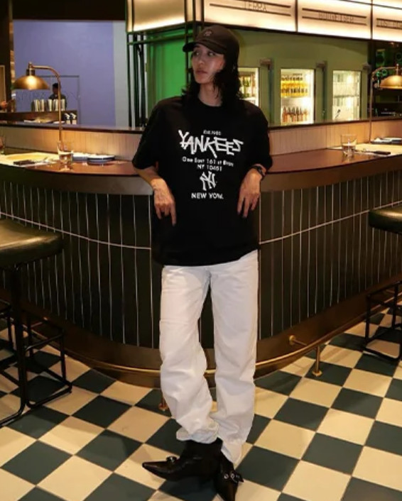980 -  Áo MLB NY 2024 Basic Lettering Over Fit New York Yankees - Black Đen - Code 3ATSB2243 50BKS [HÀNG CHÍNH HÃNG]