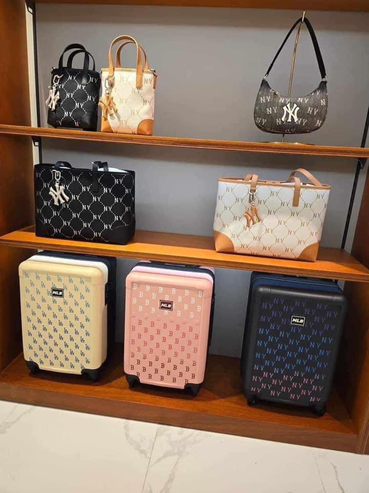 1008 -  Vali MLB LA Classic Monogram Monative - Size Cabin 22 Xách Tay - Beige Kem - Code 3AHH0014N 07CRS [HÀNG CHÍNH HÃNG]
