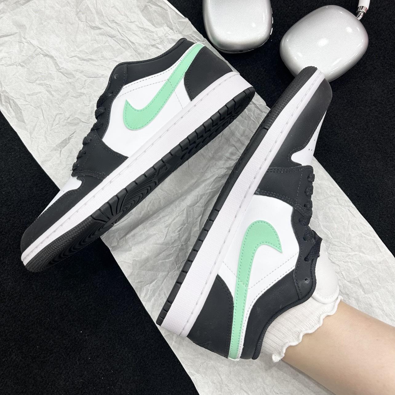 1059 -  Giày Nike Air Jordan 1 Low Green Glow 553560 131 [HÀNG CHÍNH HÃNG]