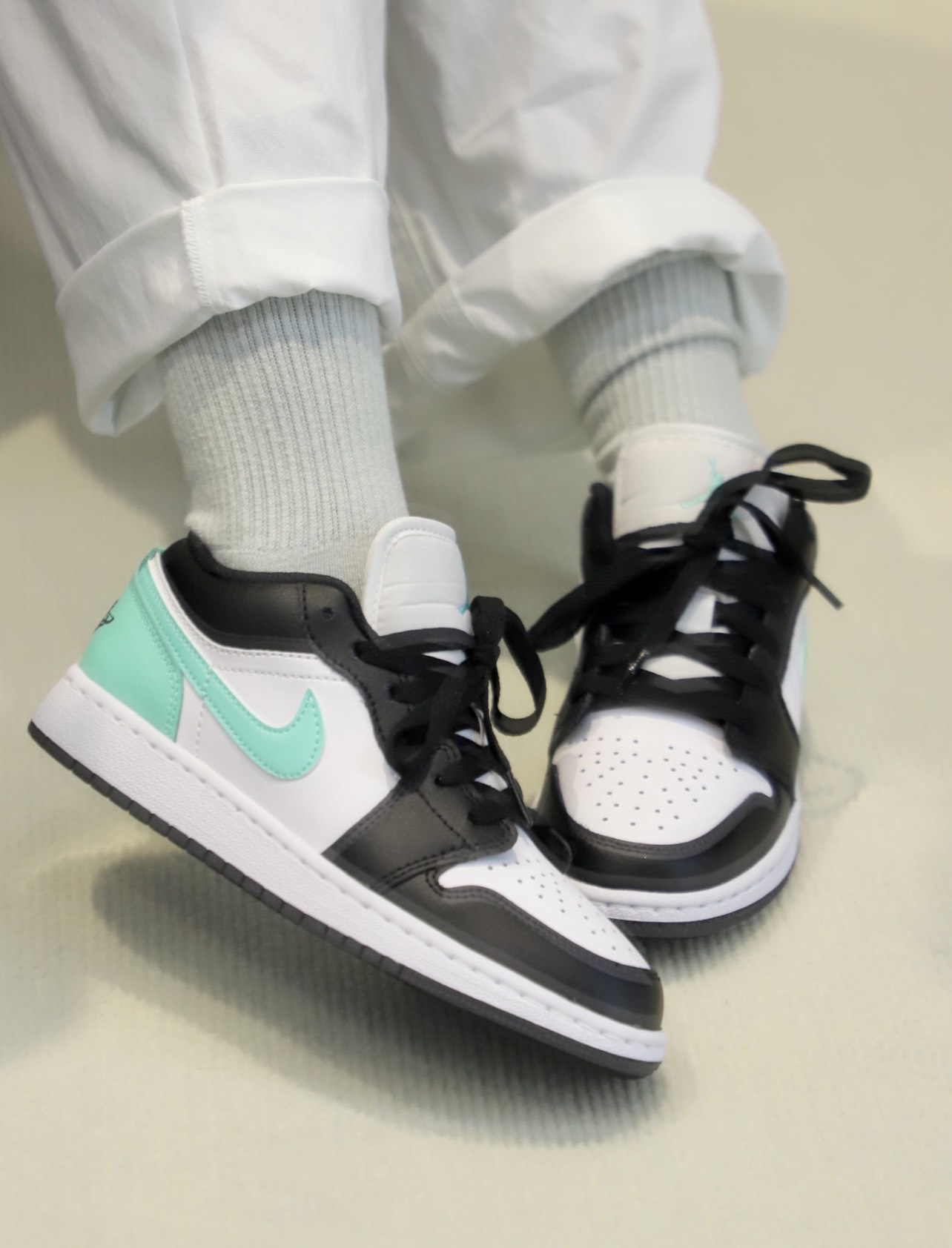 1059 -  Giày Nike Air Jordan 1 Low Green Glow 553560 131 [HÀNG CHÍNH HÃNG]