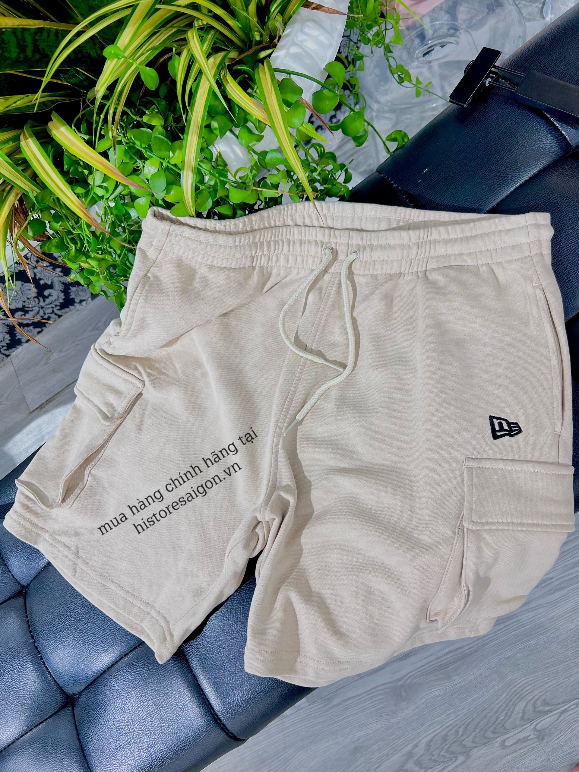 965 -  Quần New Era Cargo Pants Flag Logo - Hộp - Beige [HÀNG CHÍNH HÃNG]