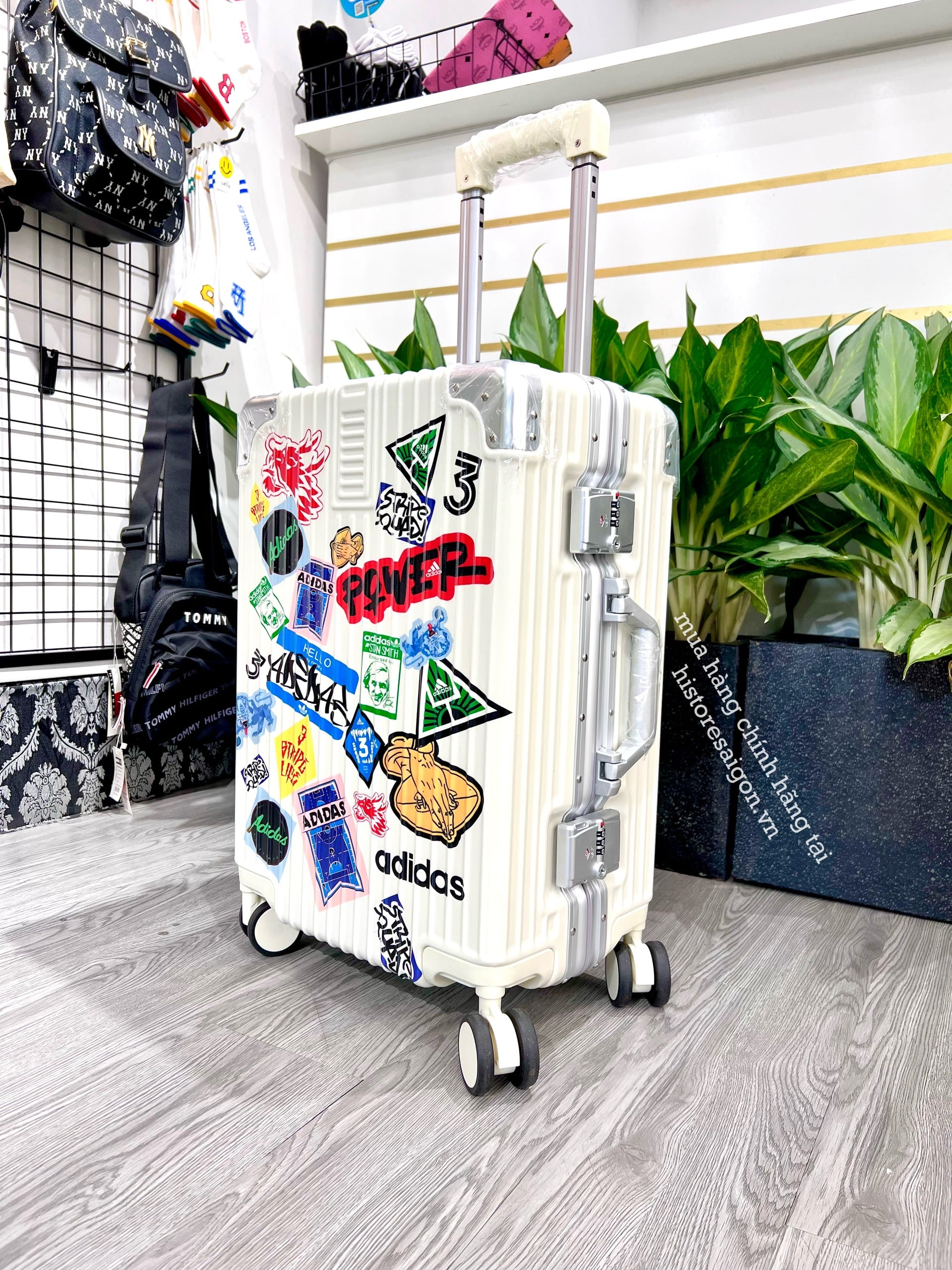 646 -  Vali Adidas Sticker Power - Size Cabin 22 Xách Tay - Trắng Kem [HÀNG CHÍNH HÃNG]